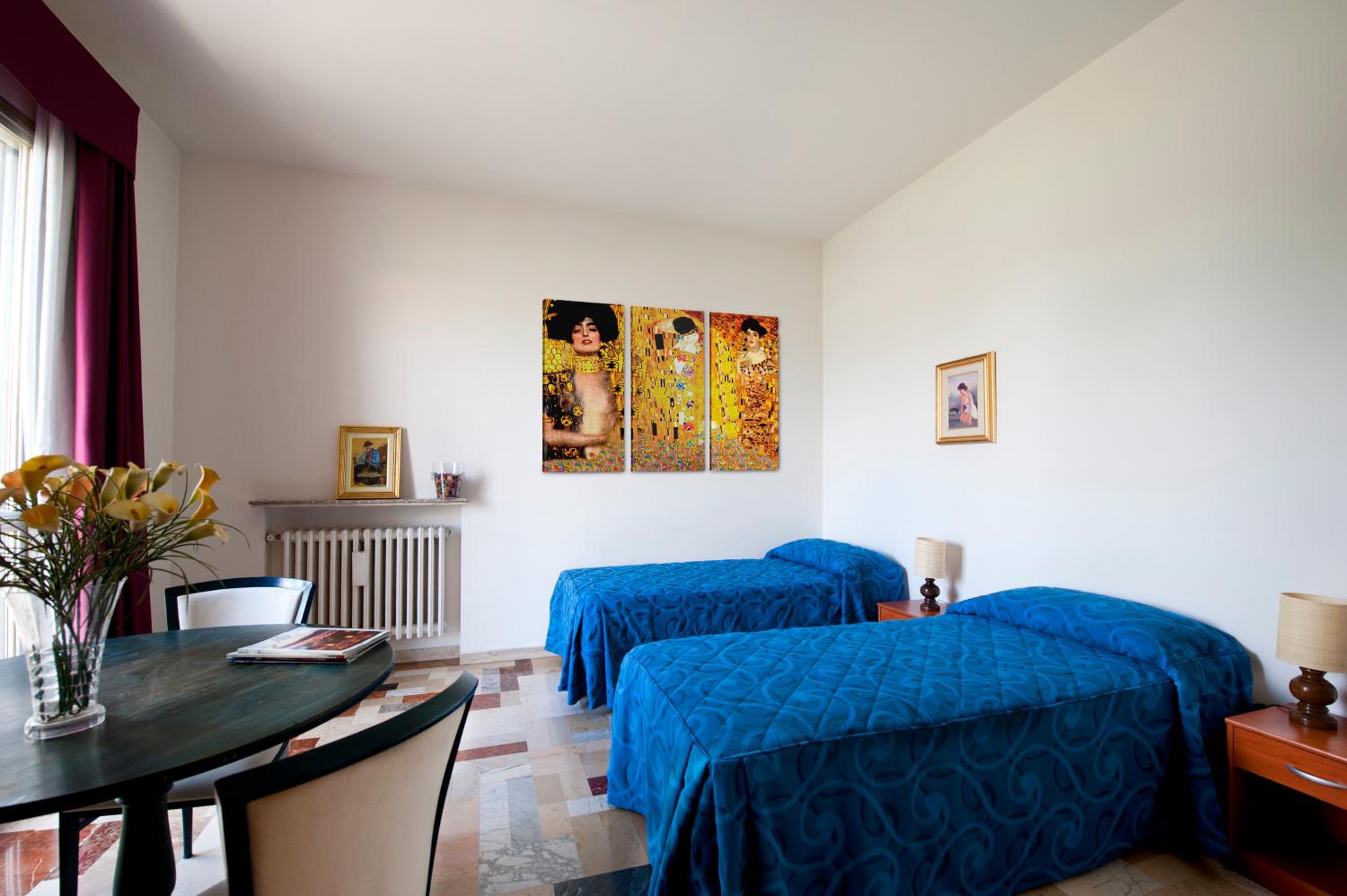Twin Room - Photo 1