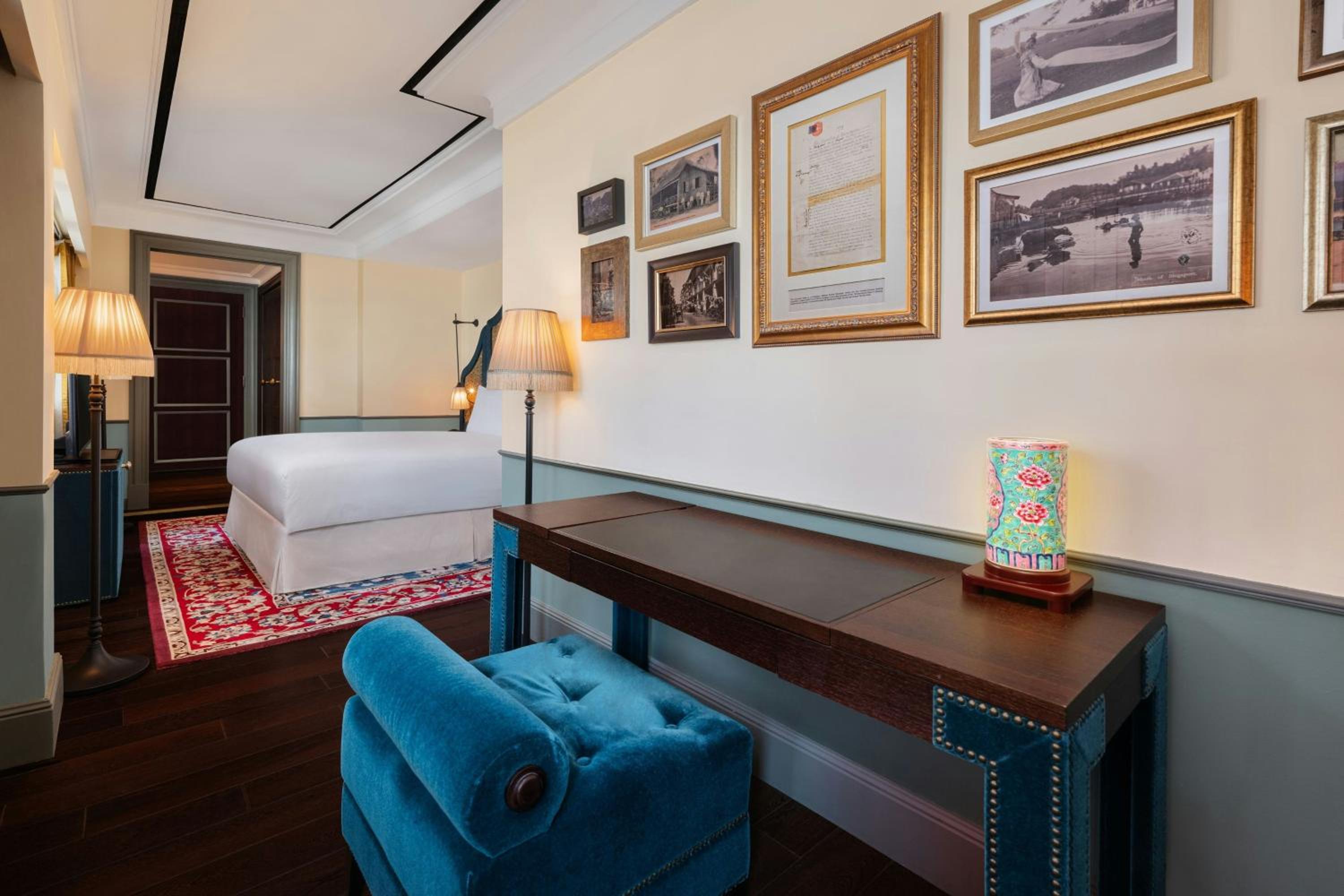 Le Colonial Suite with Bathtub, 1 King (Club Lounge Access with Complimentary Breakfast, Cocktails & Snacks) photo 2