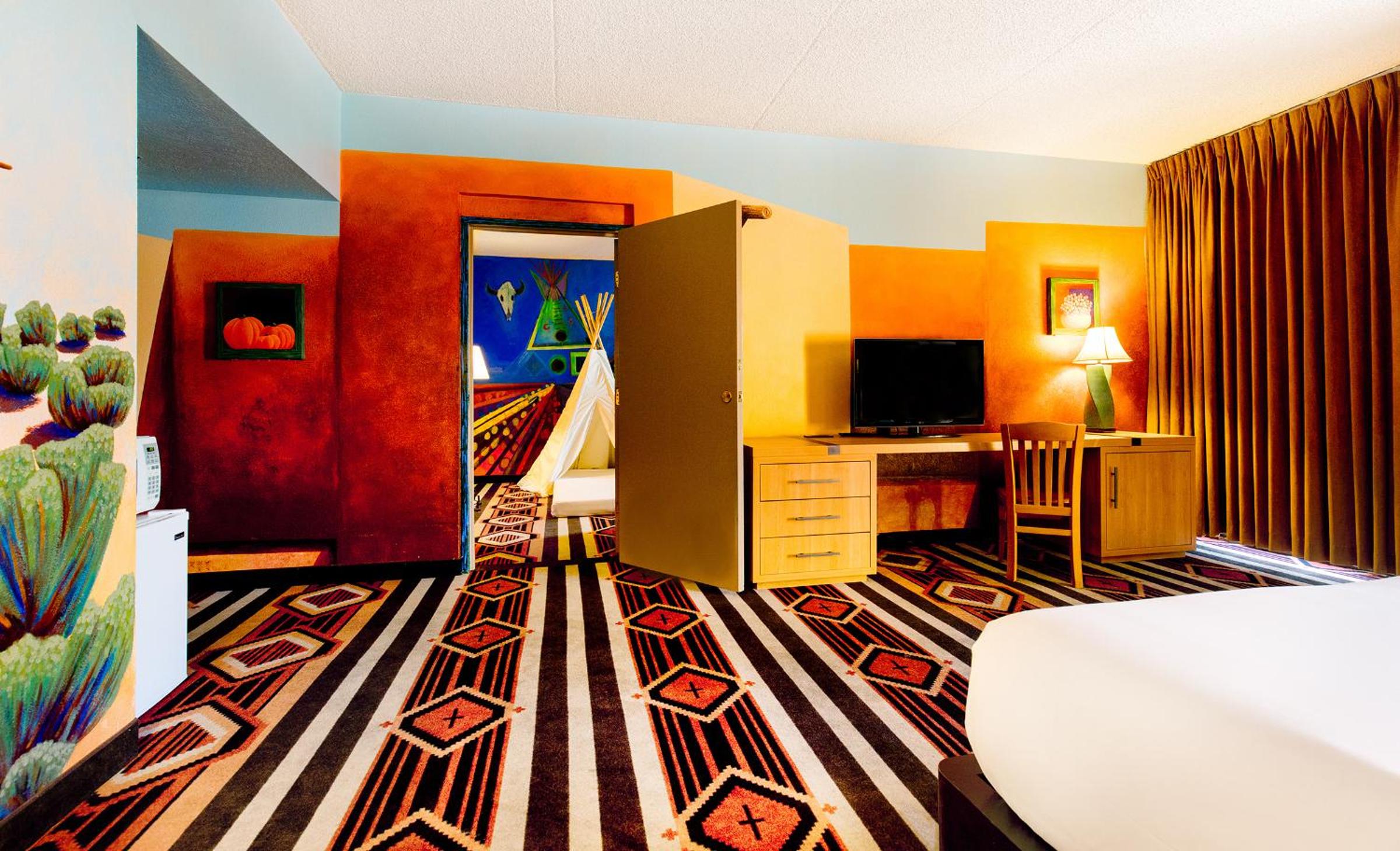 Artist 2 Bedroom Family Suite - Photo 1
