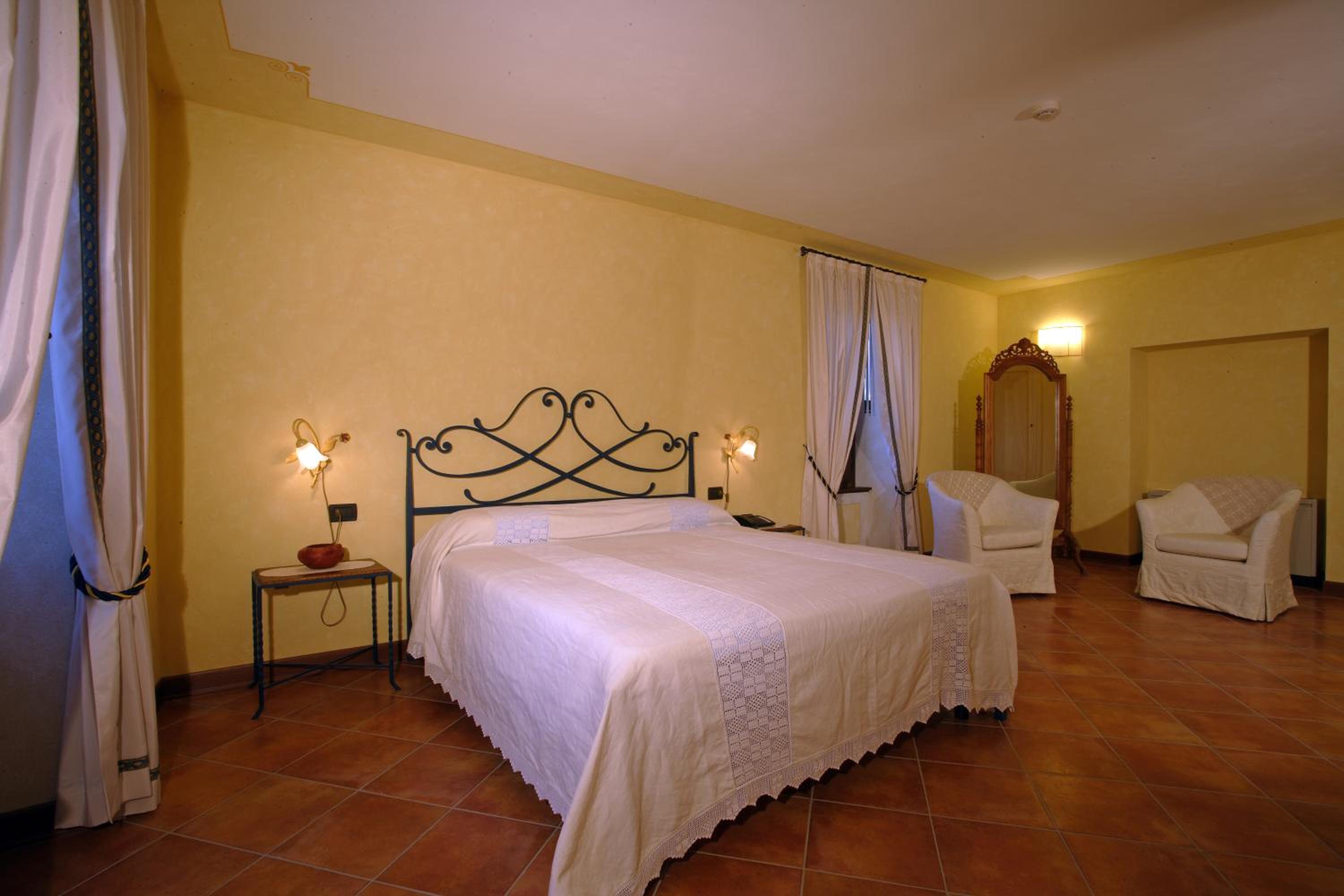 Large Double Room photo 1