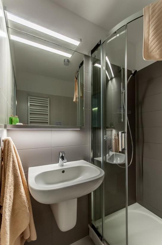 Double or Twin Room - Photo 8