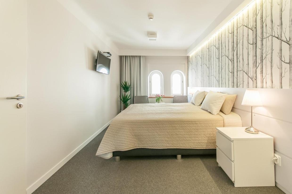 Double or Twin Room - Photo 9