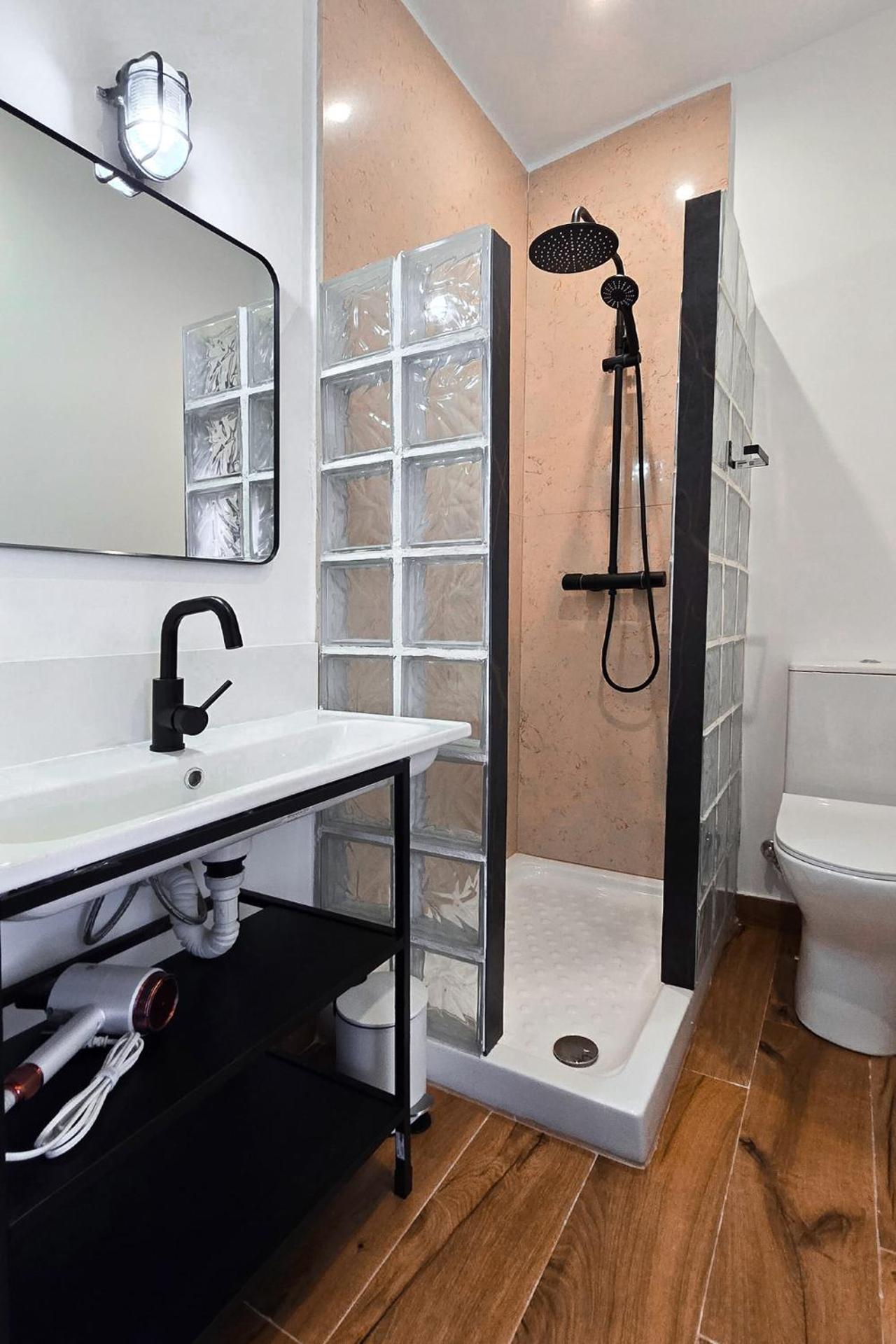 Twin Room - Photo 1