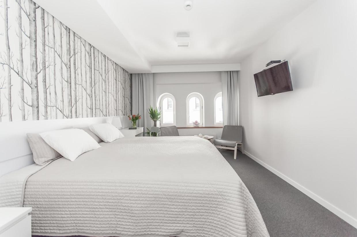 Double or Twin Room - Photo 12