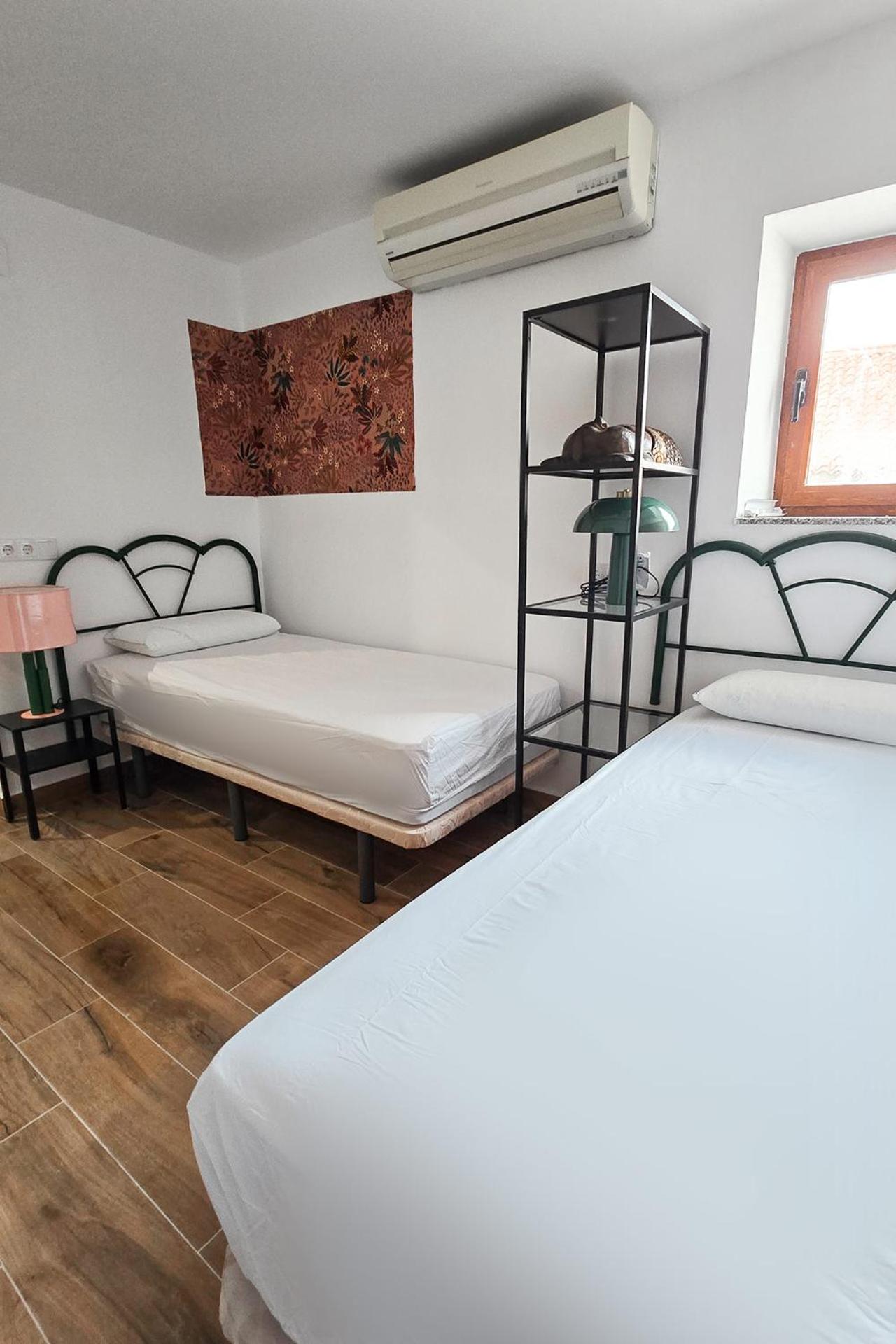 Twin Room - Photo 4
