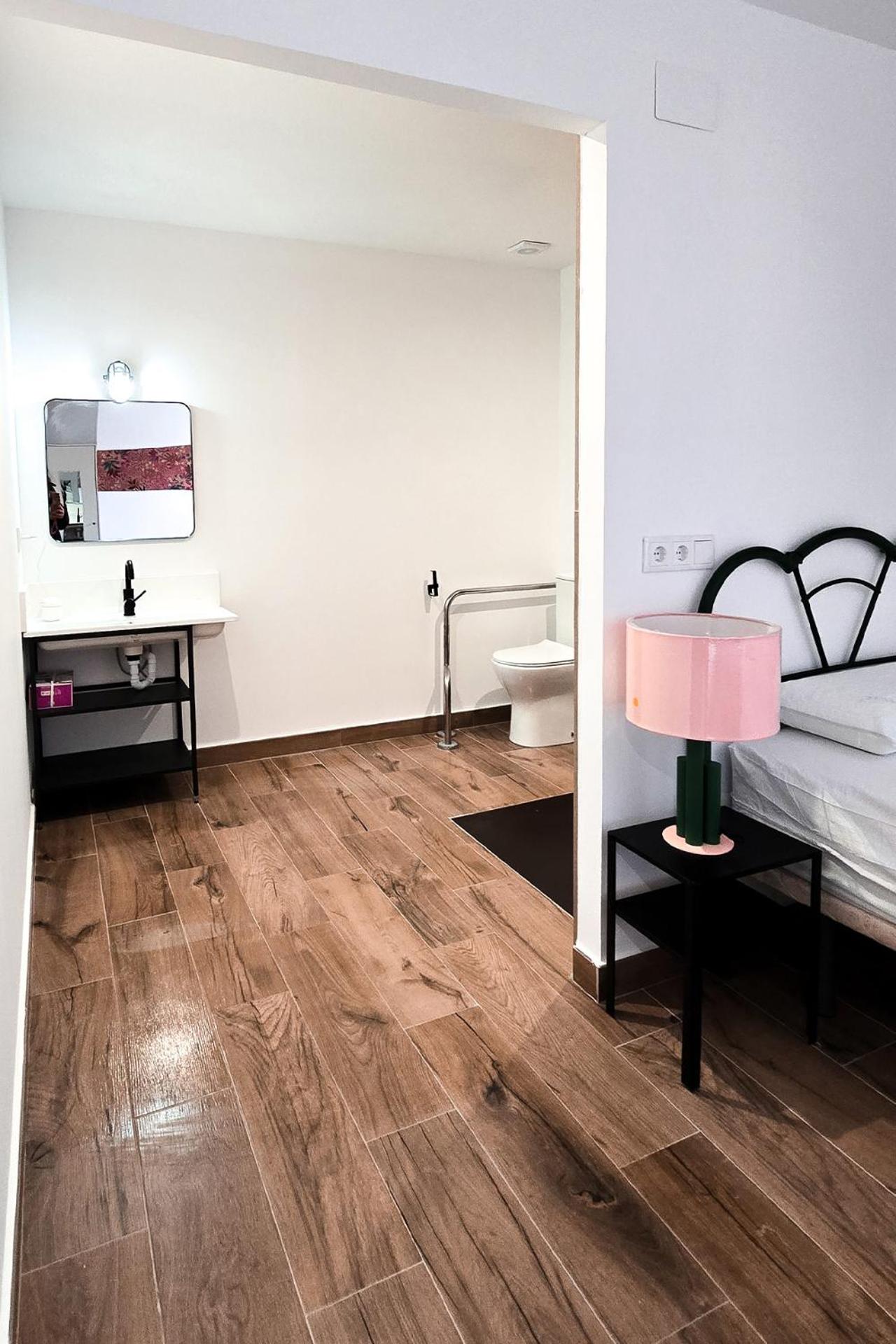 Twin Room - Photo 7