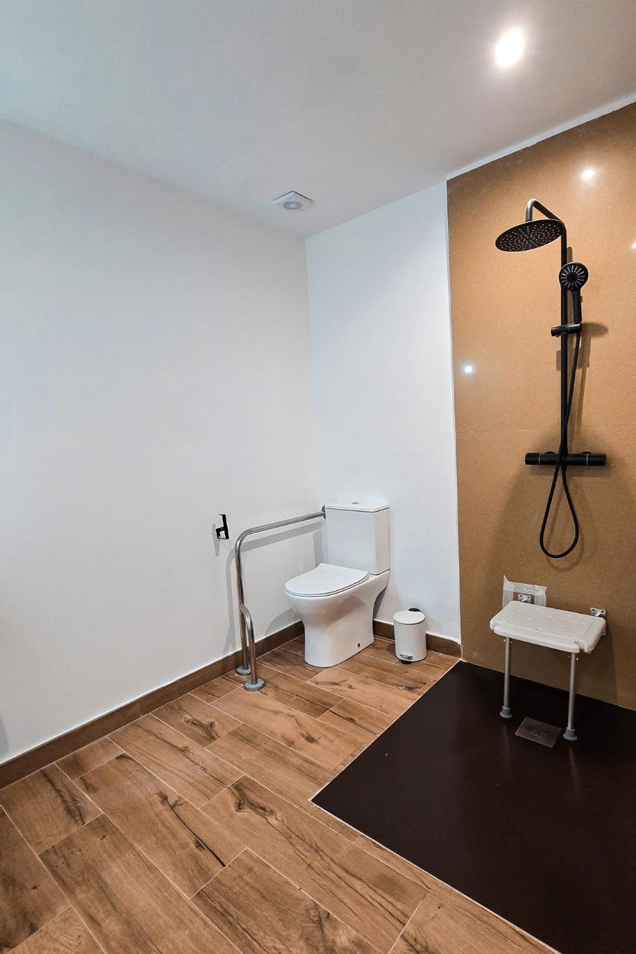 Twin Room - Photo 2