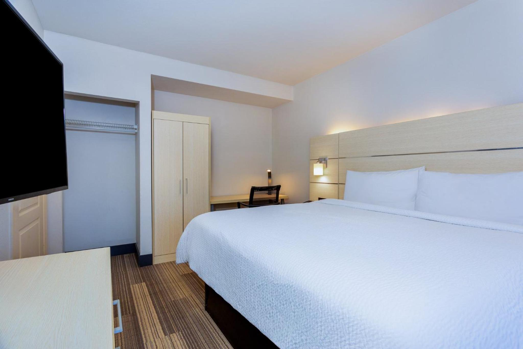 One Bedroom Executive Suite with Living Area