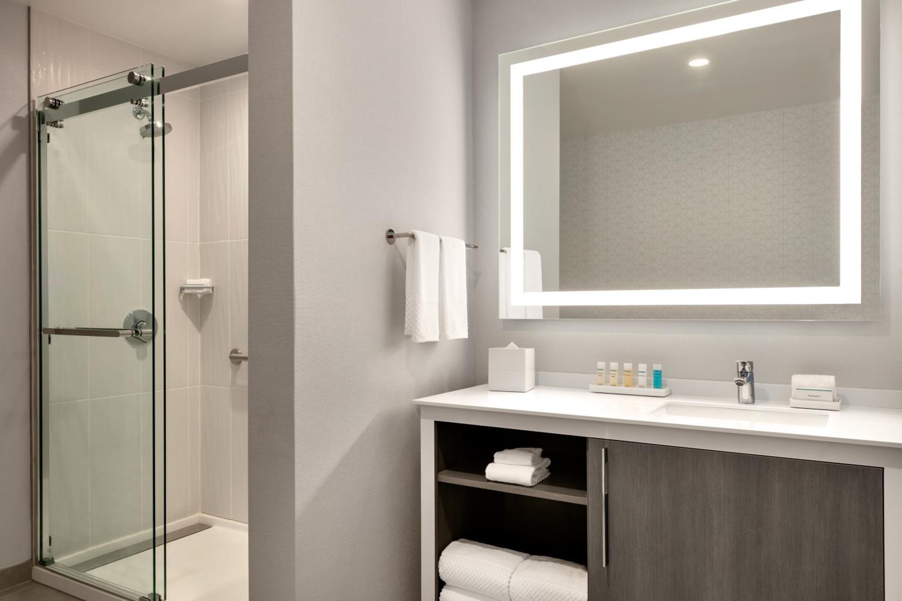 Two-Room King Suite - Hearing Access - Photo 3