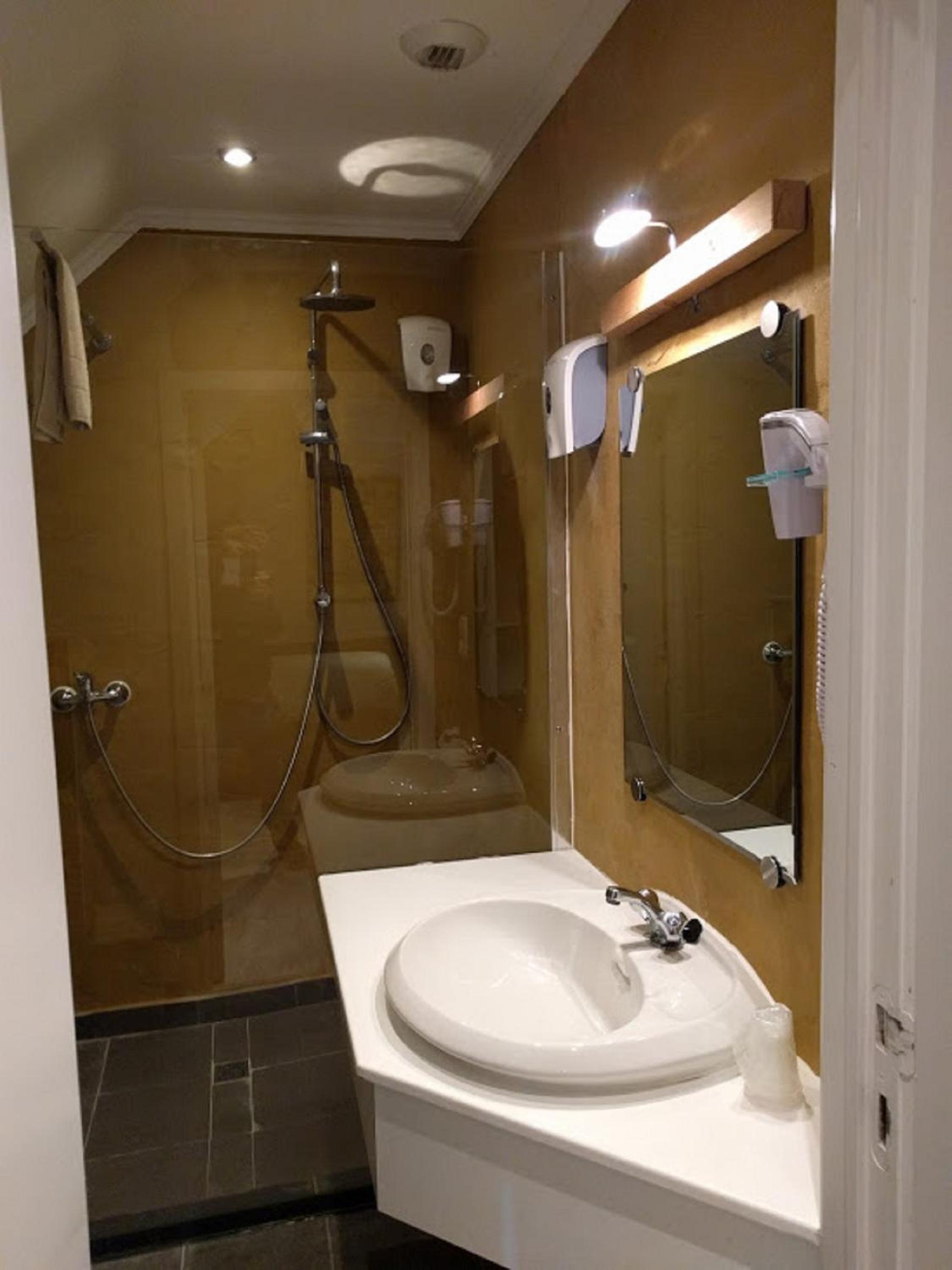 Triple Room with View - Photo 2
