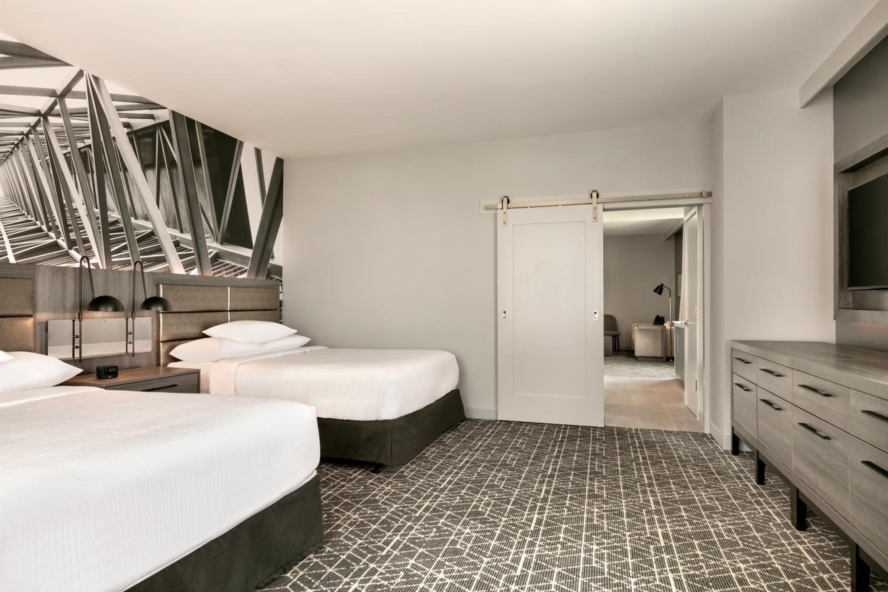 Two-Room Queen Suite with Two Queen Beds - Hearing Access - Photo 4