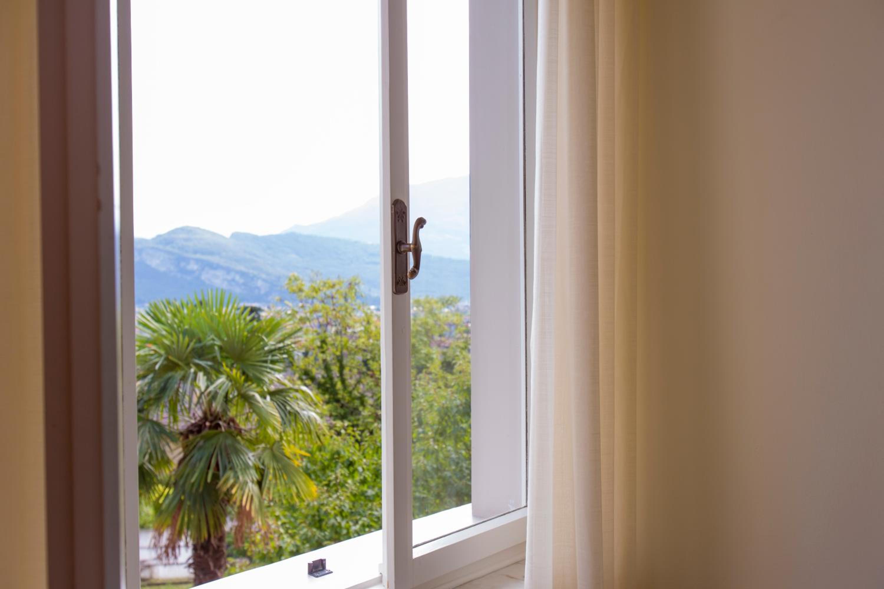Double Room with Mountain View - Photo 3