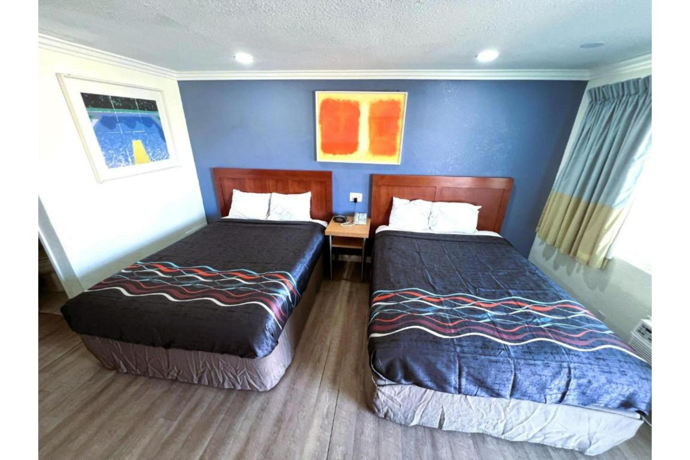 2 Queen Beds Non-Smoking - Photo 3