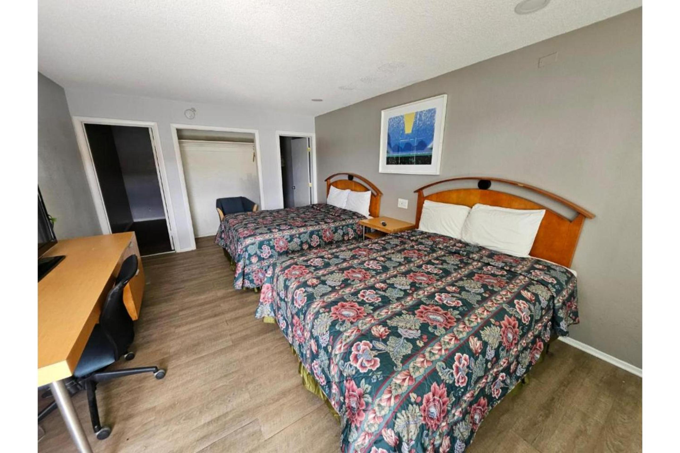 2 Queen Beds Non-Smoking - Photo 2
