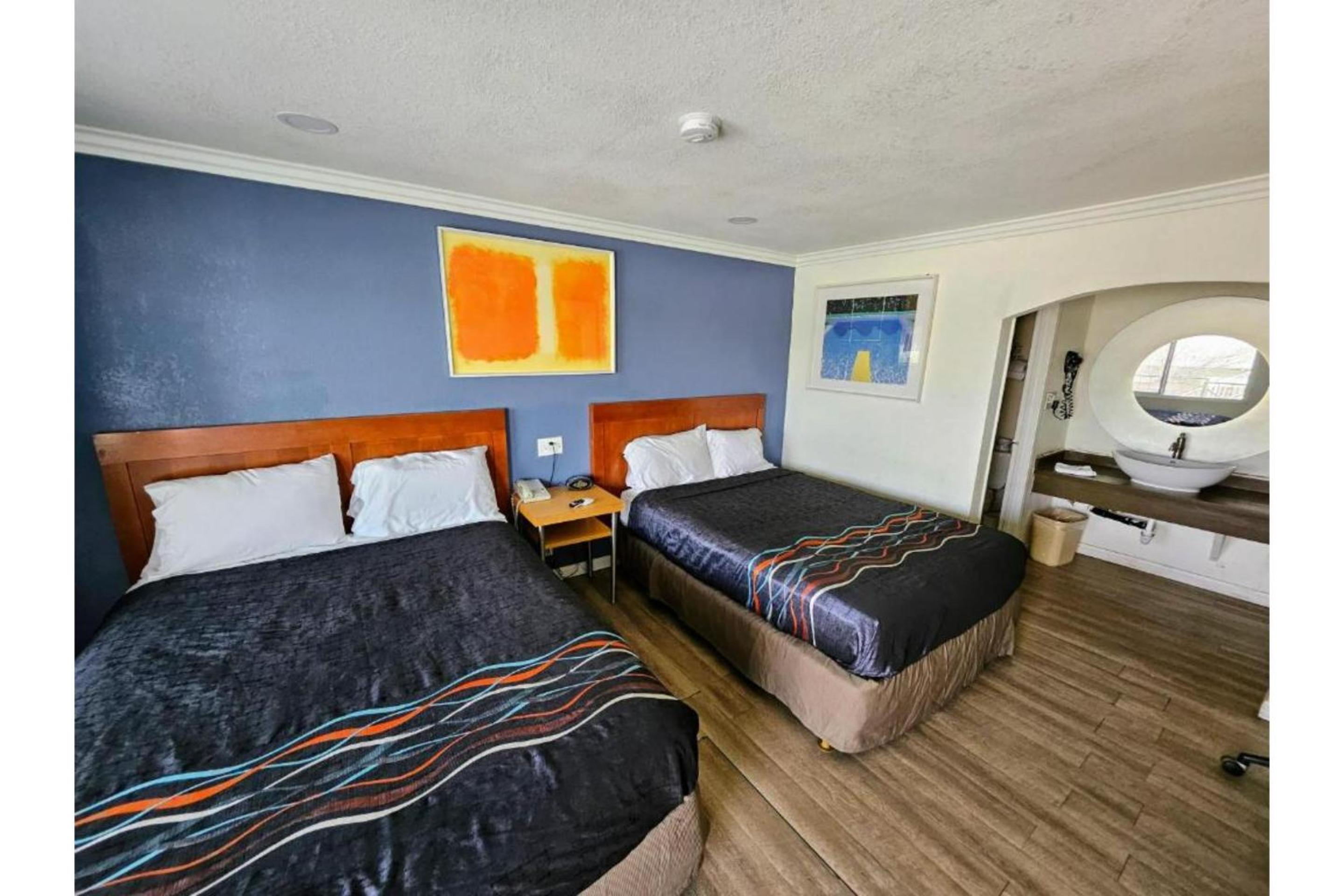2 Queen Beds Non-Smoking - Photo 4