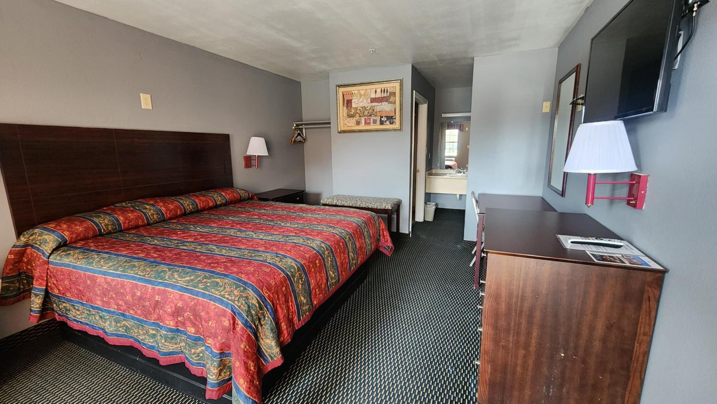 King Bed Non-Smoking - Photo 3