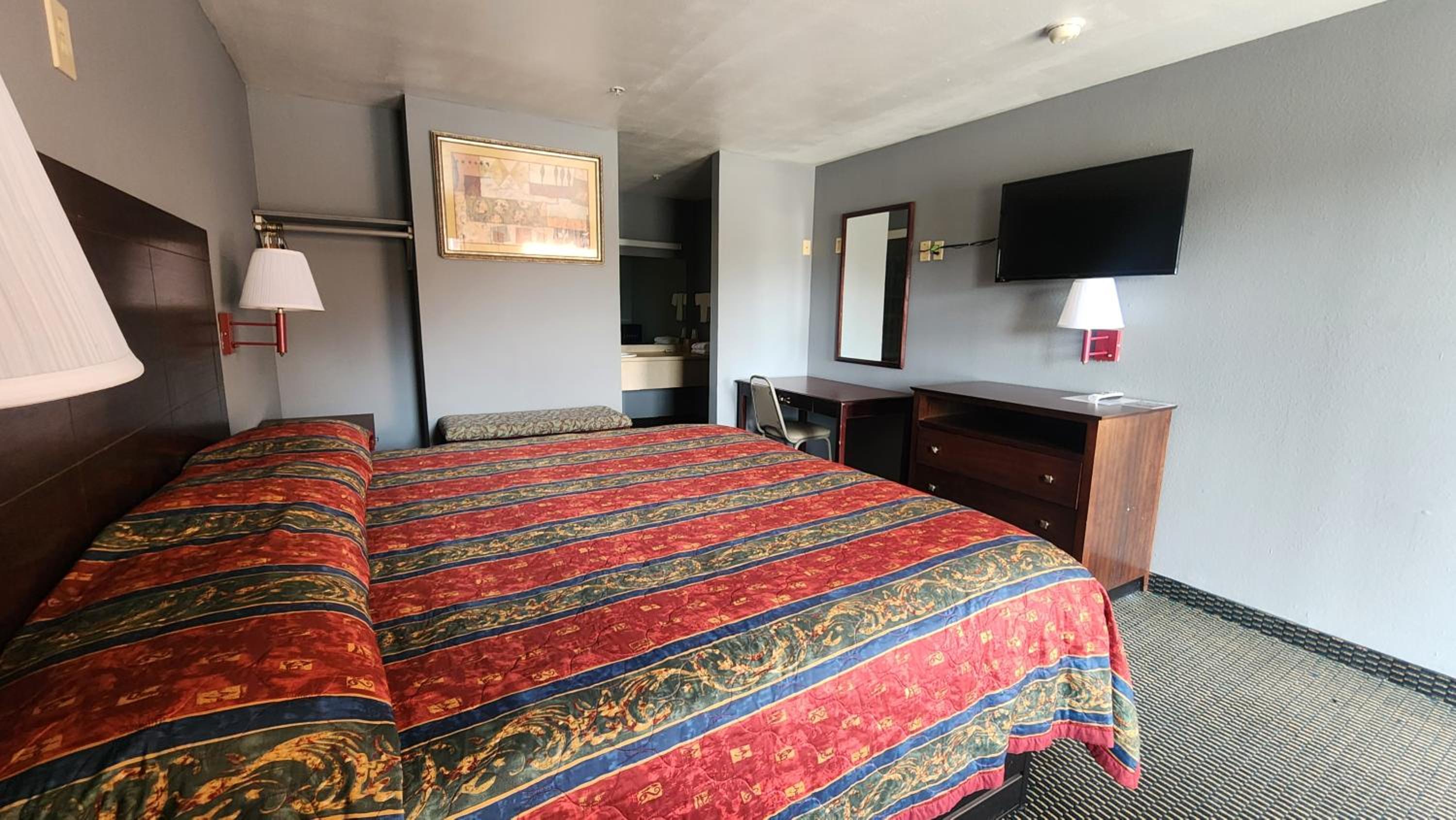 King Bed Non-Smoking - Photo 2