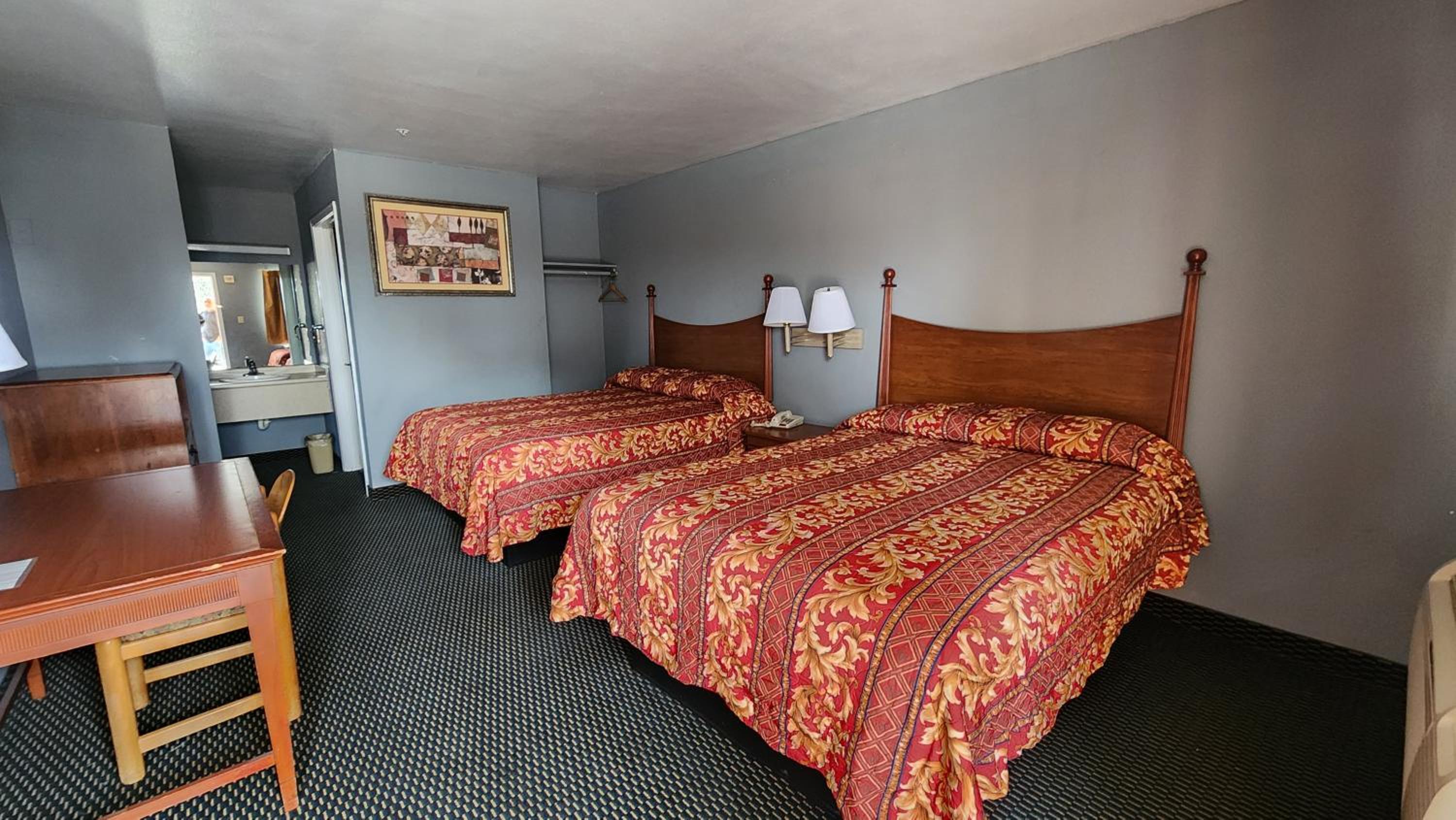 2 Queen Beds Non-Smoking - Photo 1