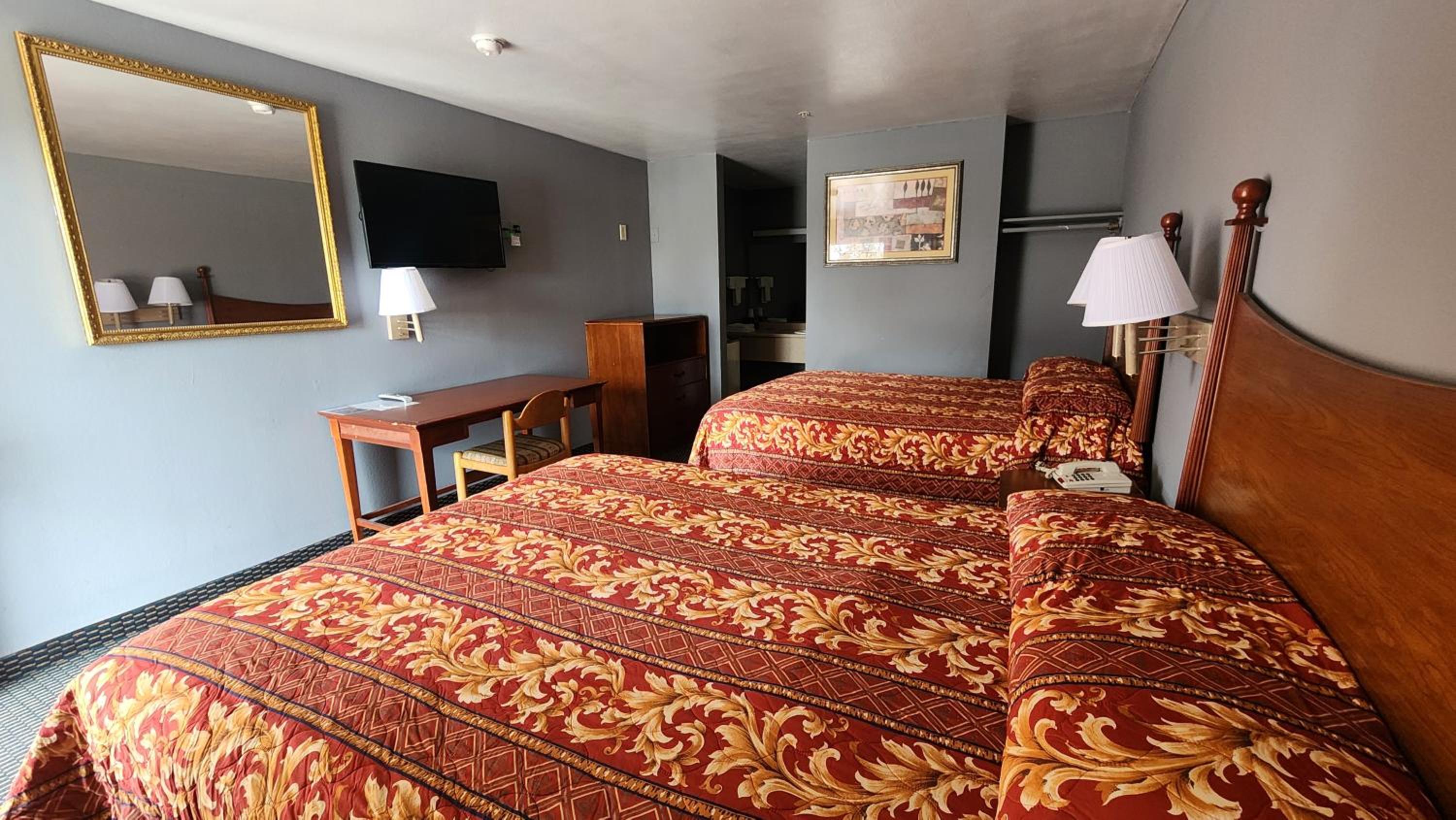 2 Queen Beds Non-Smoking - Photo 2