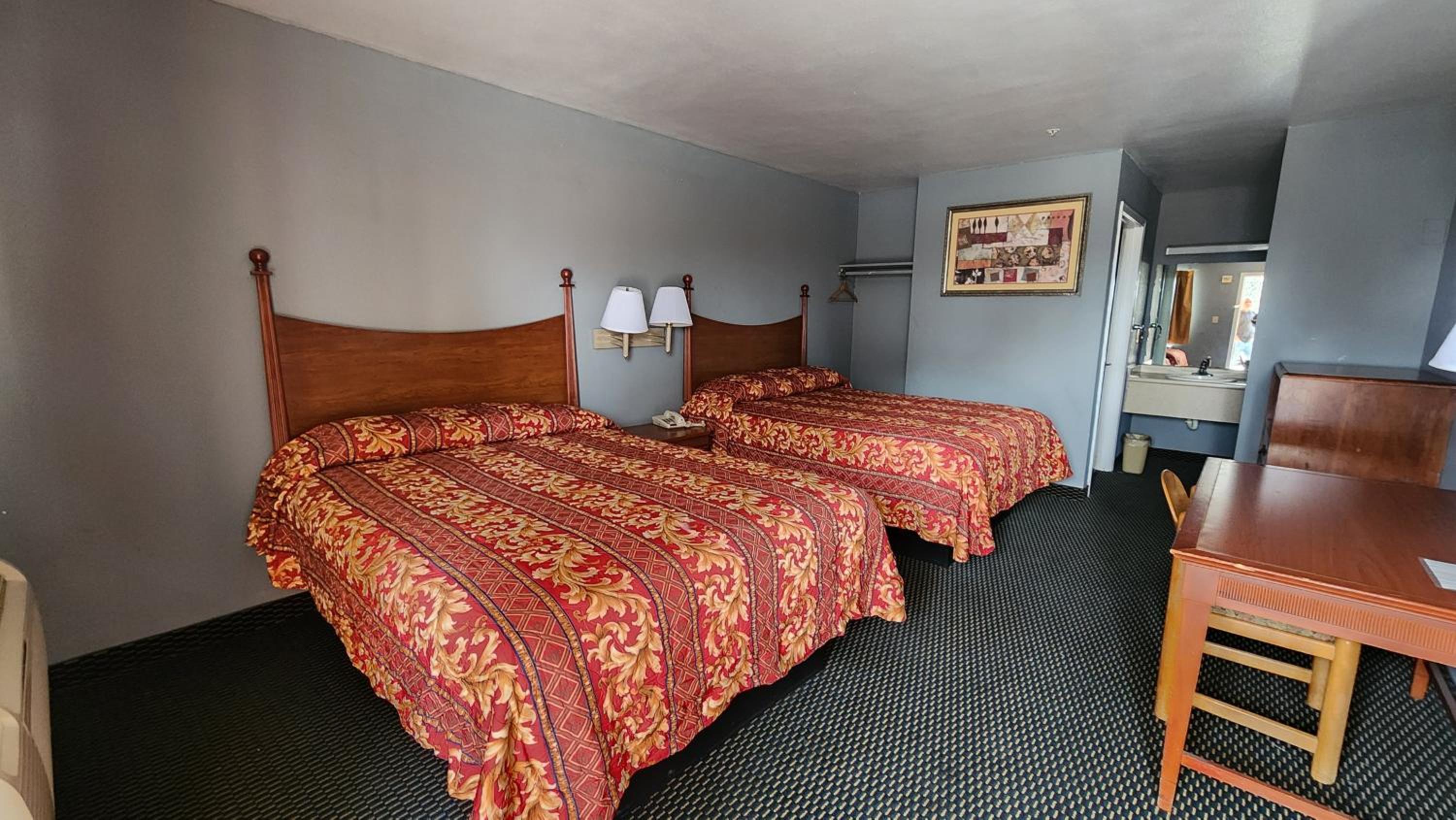 2 Queen Beds Non-Smoking - Photo 5