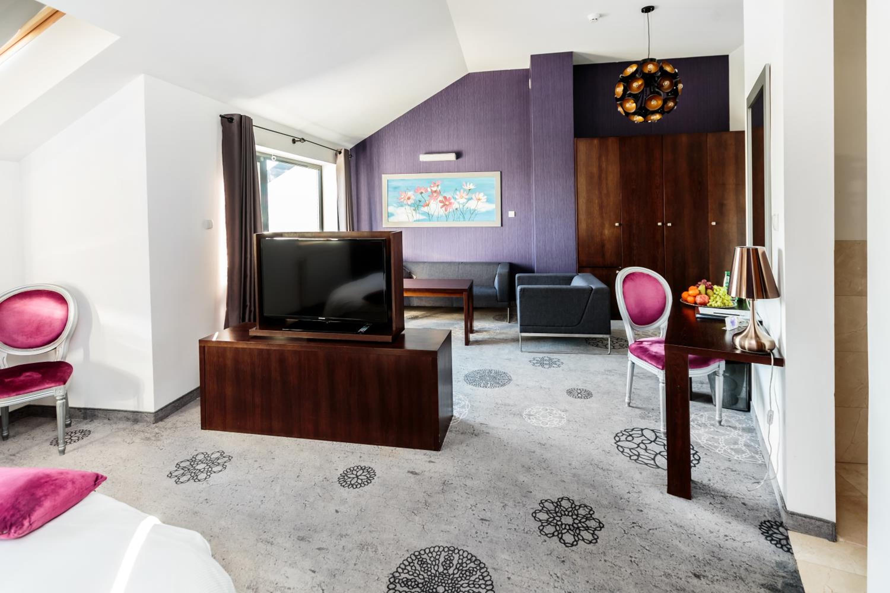 Luxury Suite with Spa Bath - Photo 4