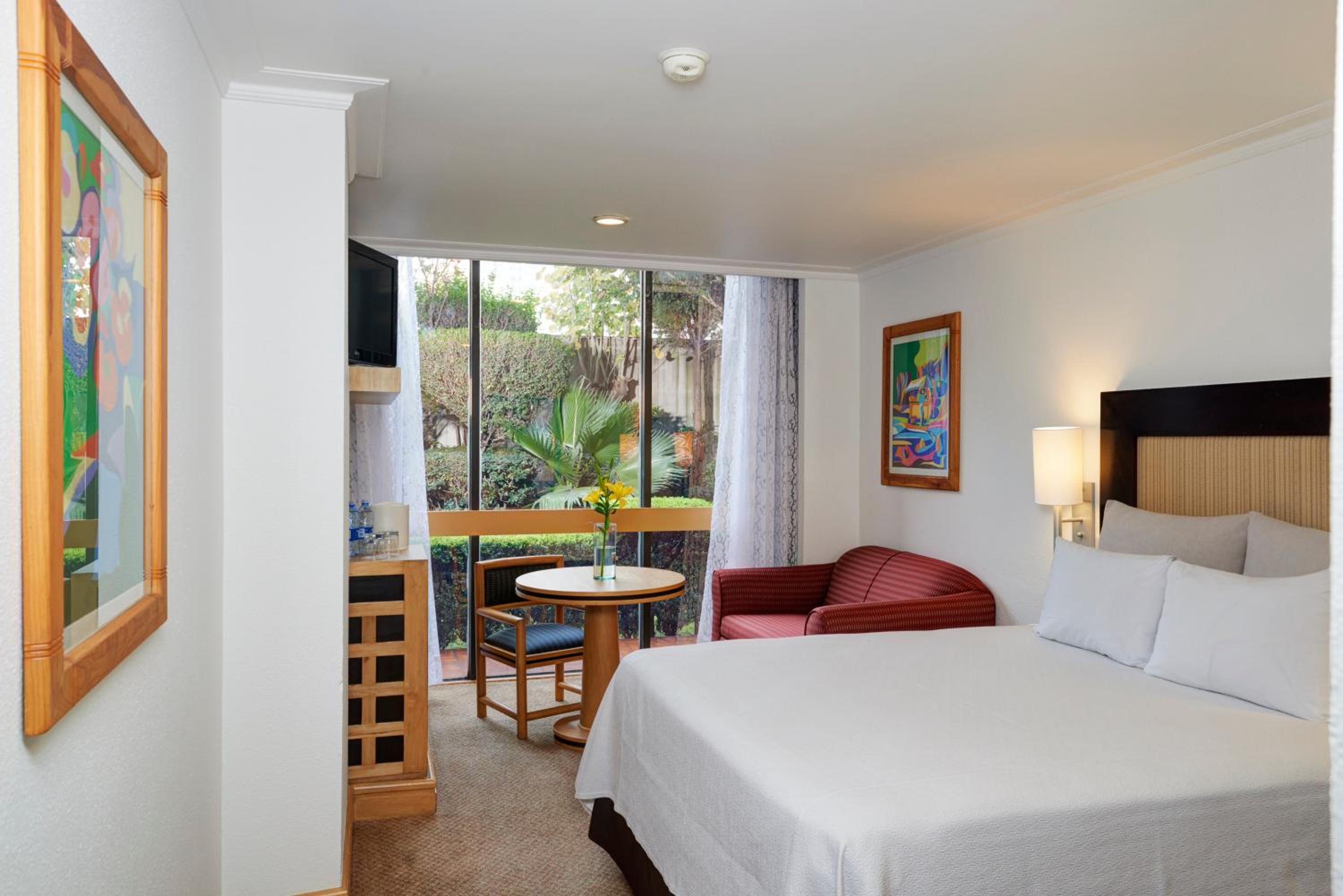 Standard Queen Room - Photo 1