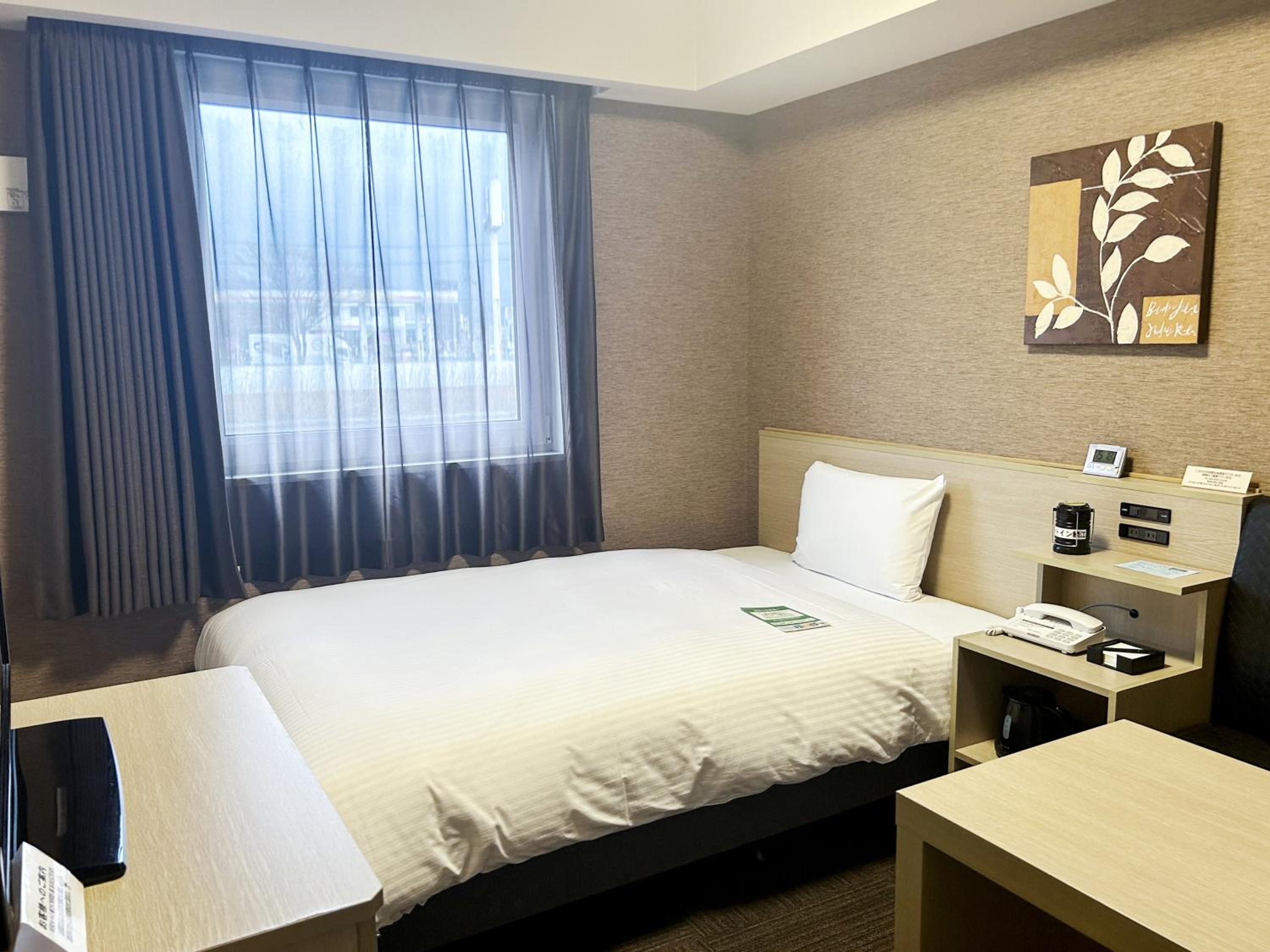 Single Room - Non-Smoking - With Smoking Area on the Floor