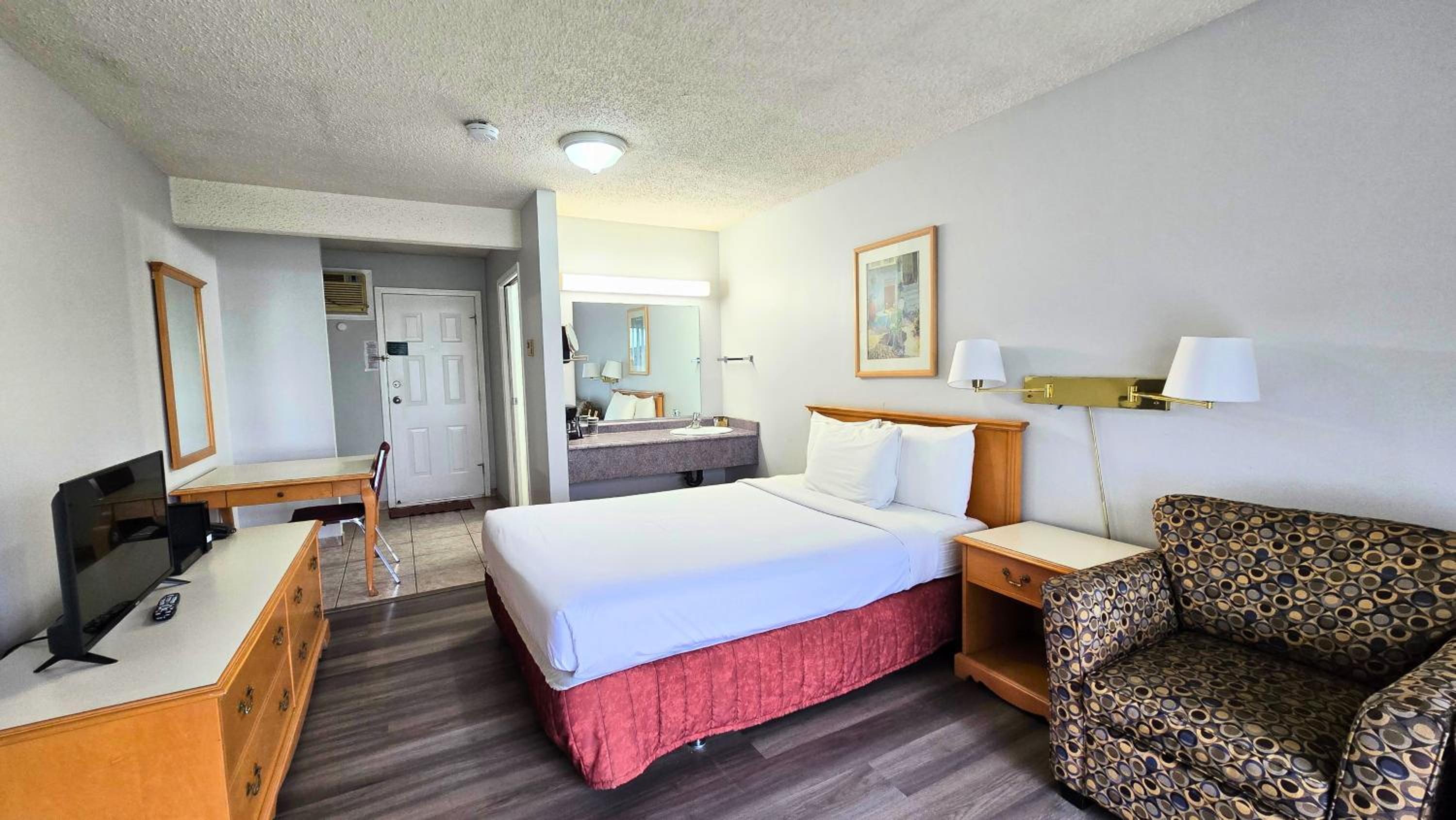Deluxe King Room - Photo 1