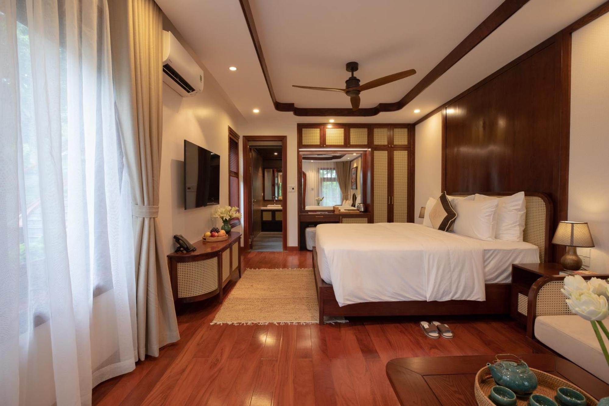 Deluxe Double Room with Balcony photo 2