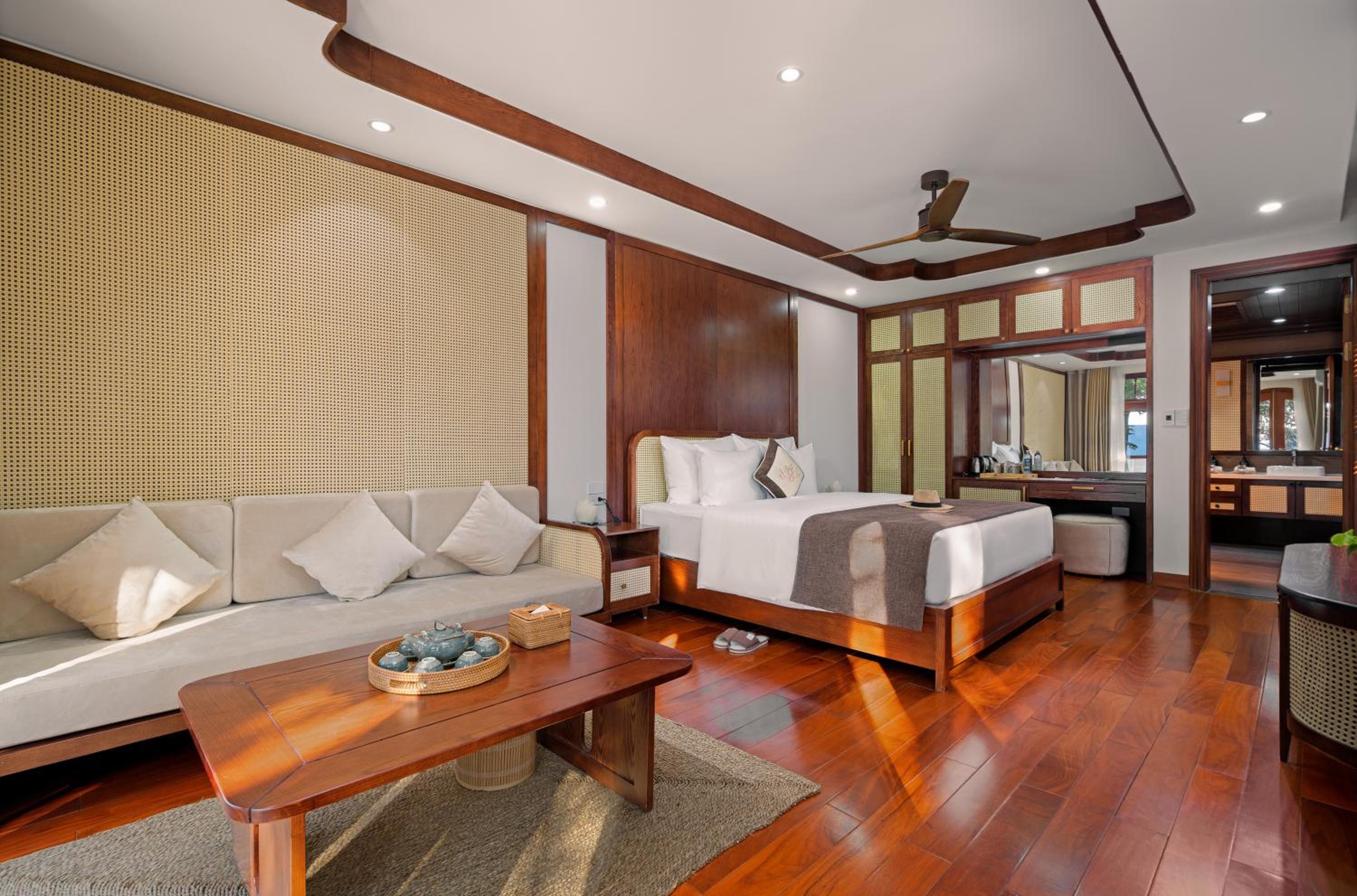 Deluxe Double Room with Balcony photo 1