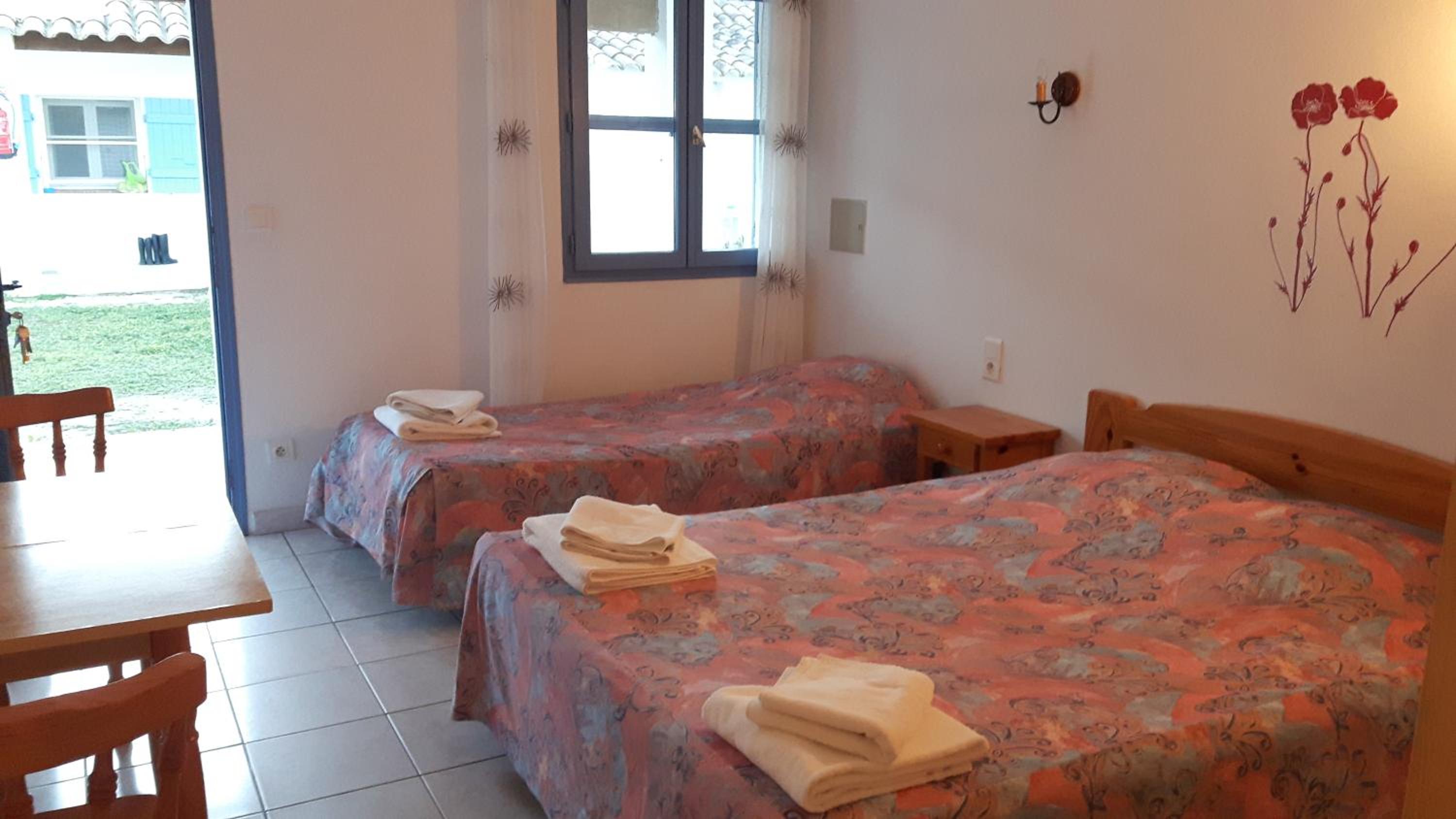 Triple Room with Bathroom - Photo 2