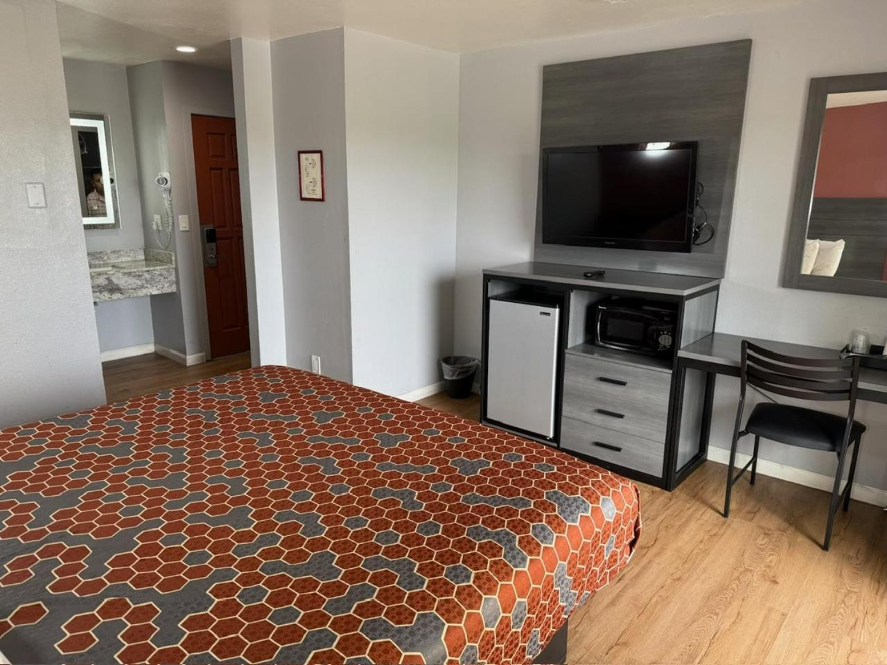 Standard King Room - Photo 1