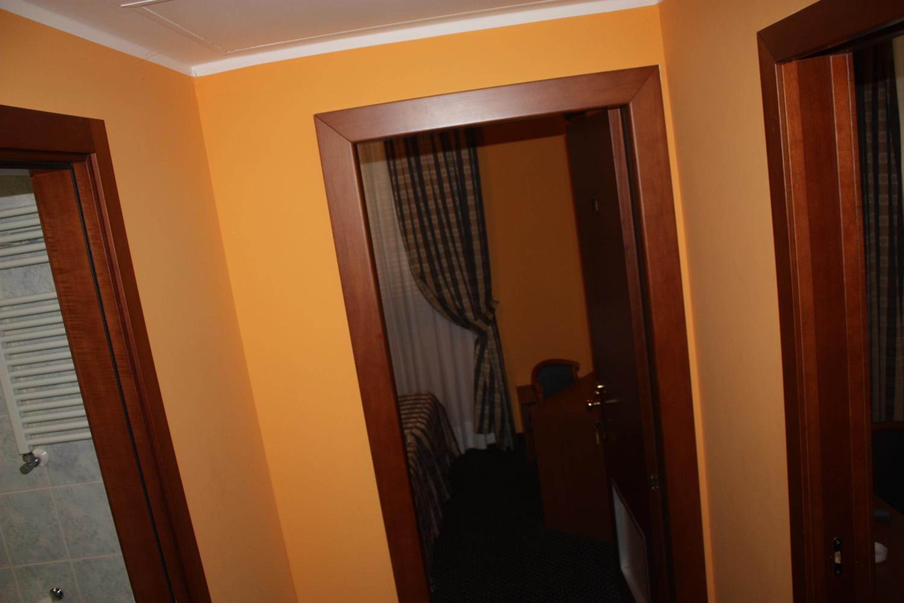Two Connecting Rooms photo 3