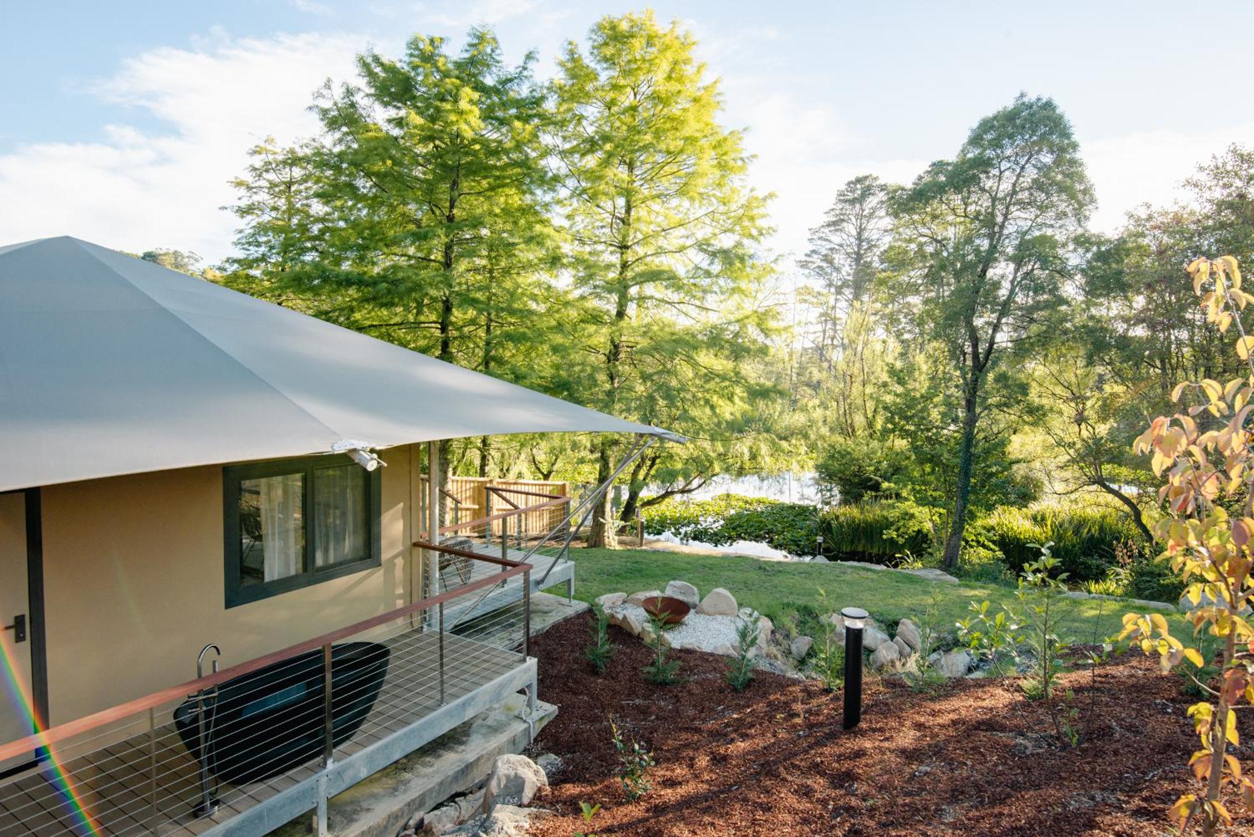 Lakeside Canopy Room photo 3