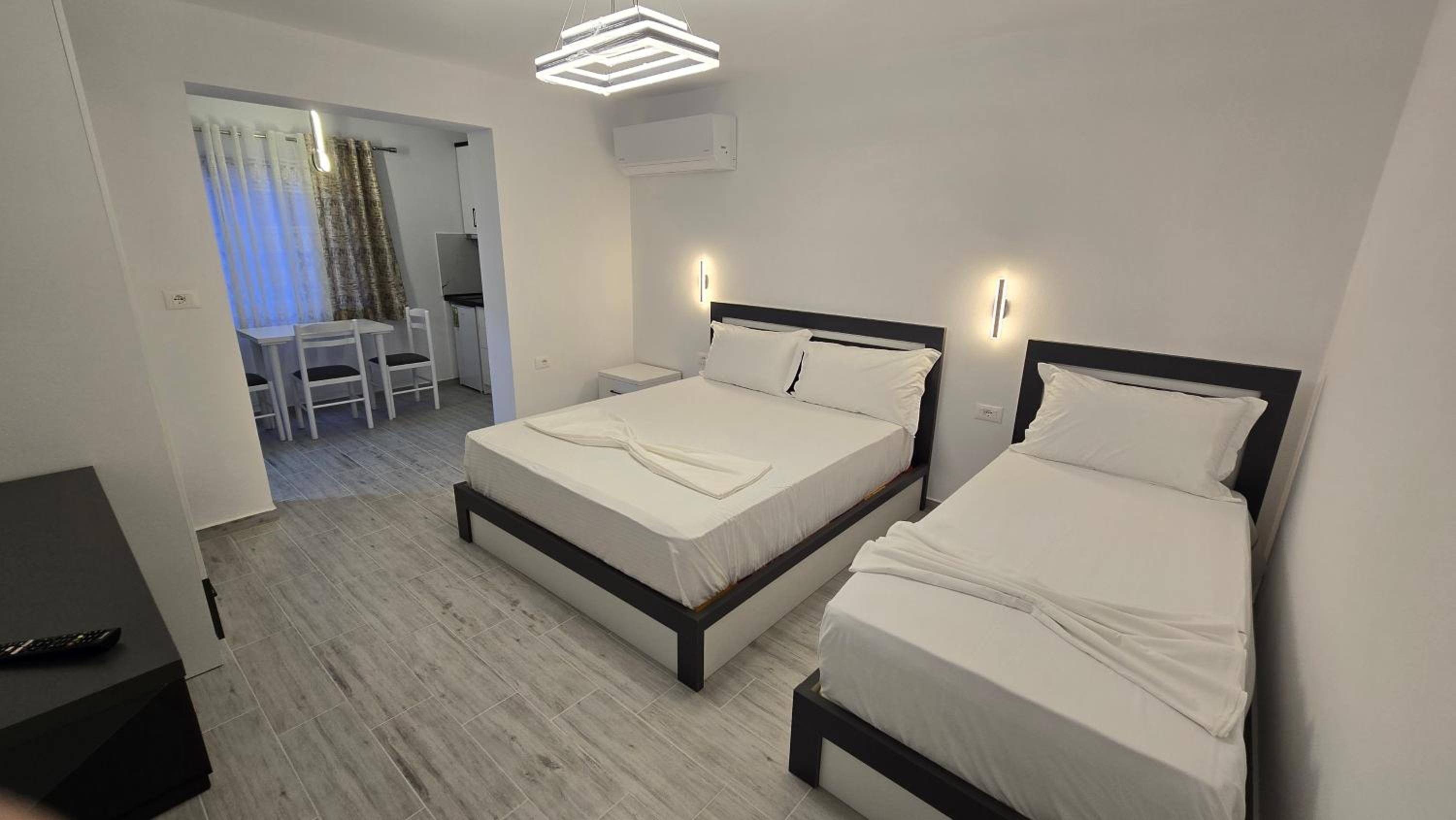 Deluxe Double Room (2 Adults + 1 Child)