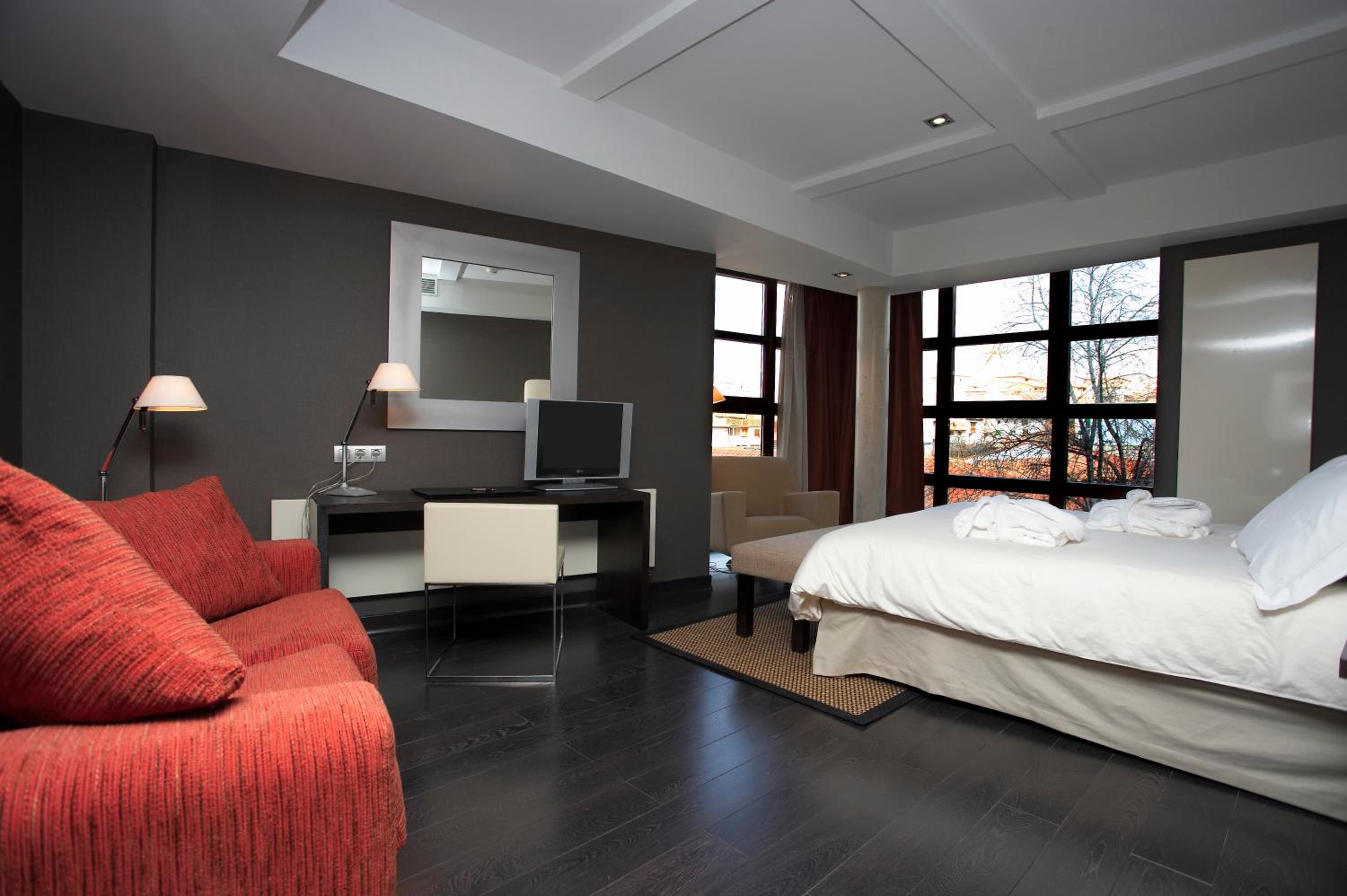 Superior Double Room (2 Adults + 1 Child) - Photo 7