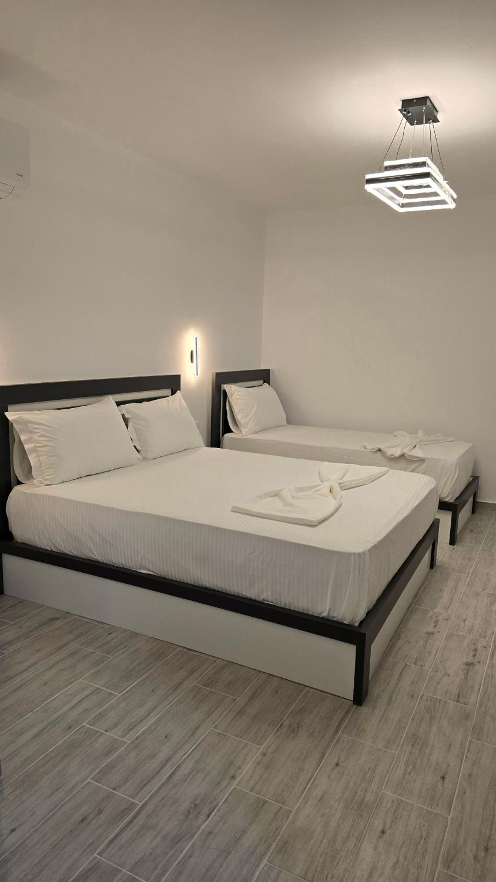 Deluxe Double Room (2 Adults + 1 Child) photo 3