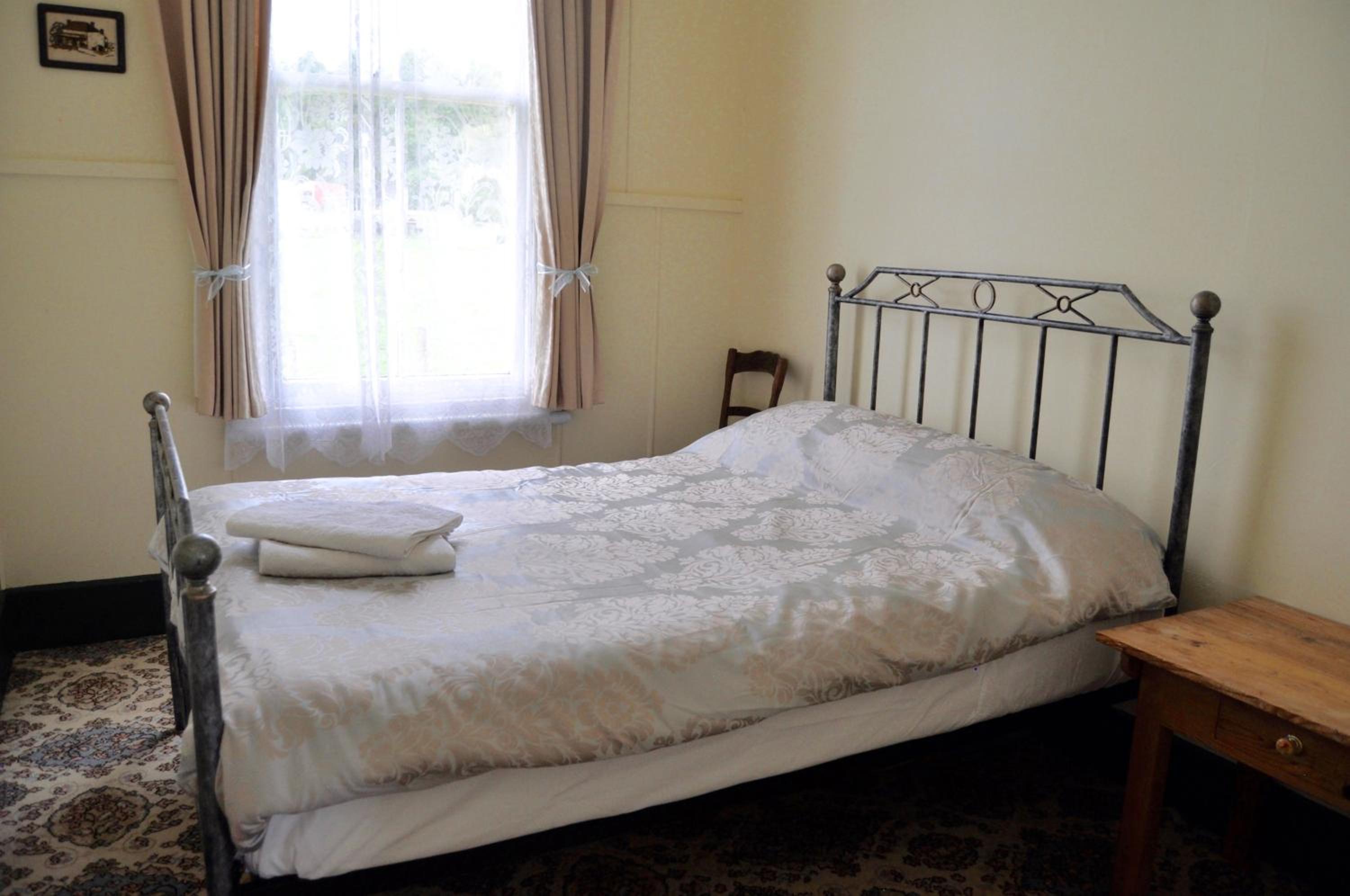 Three-Bedroom House - Photo 3