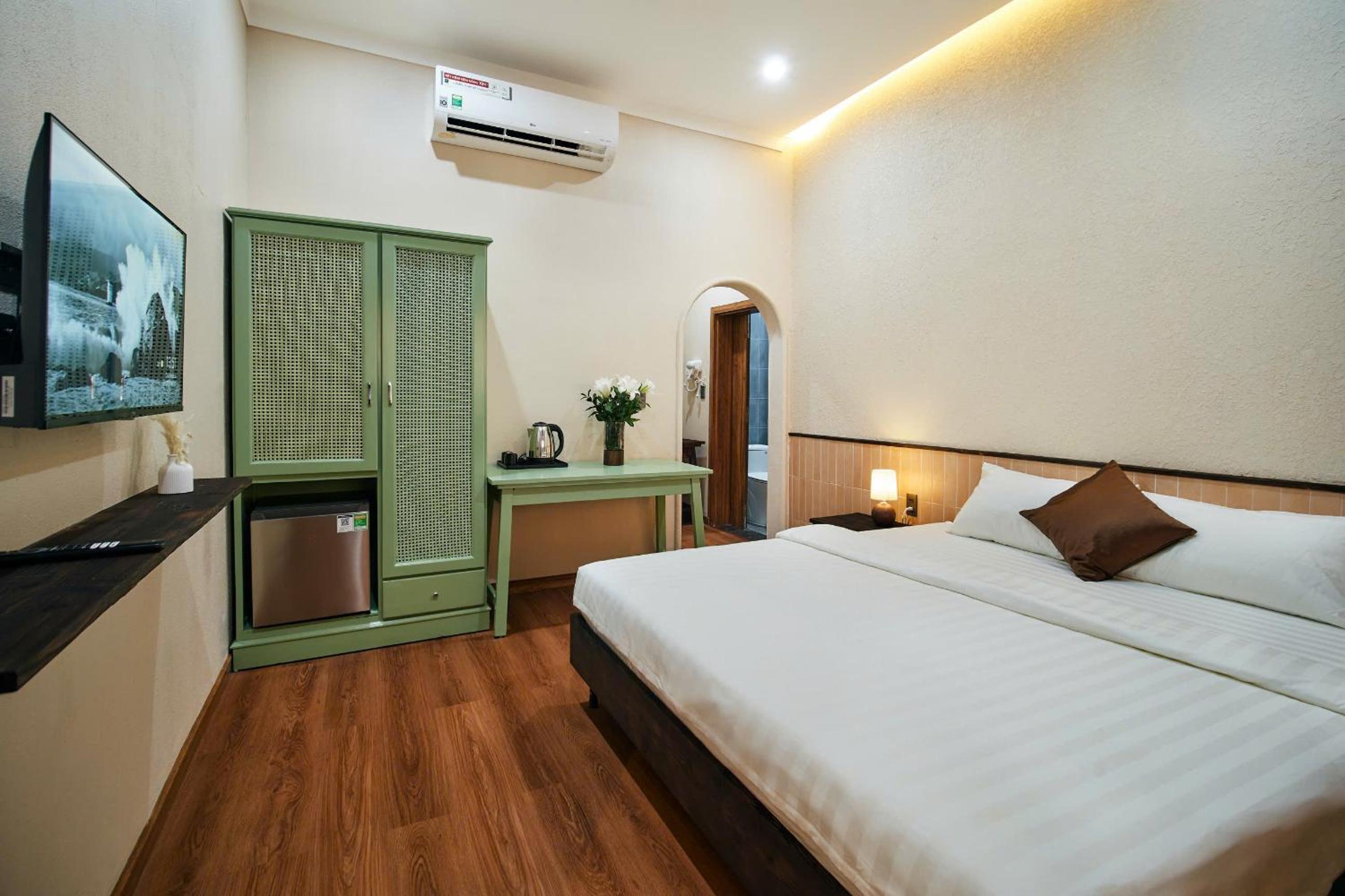 Deluxe King Room