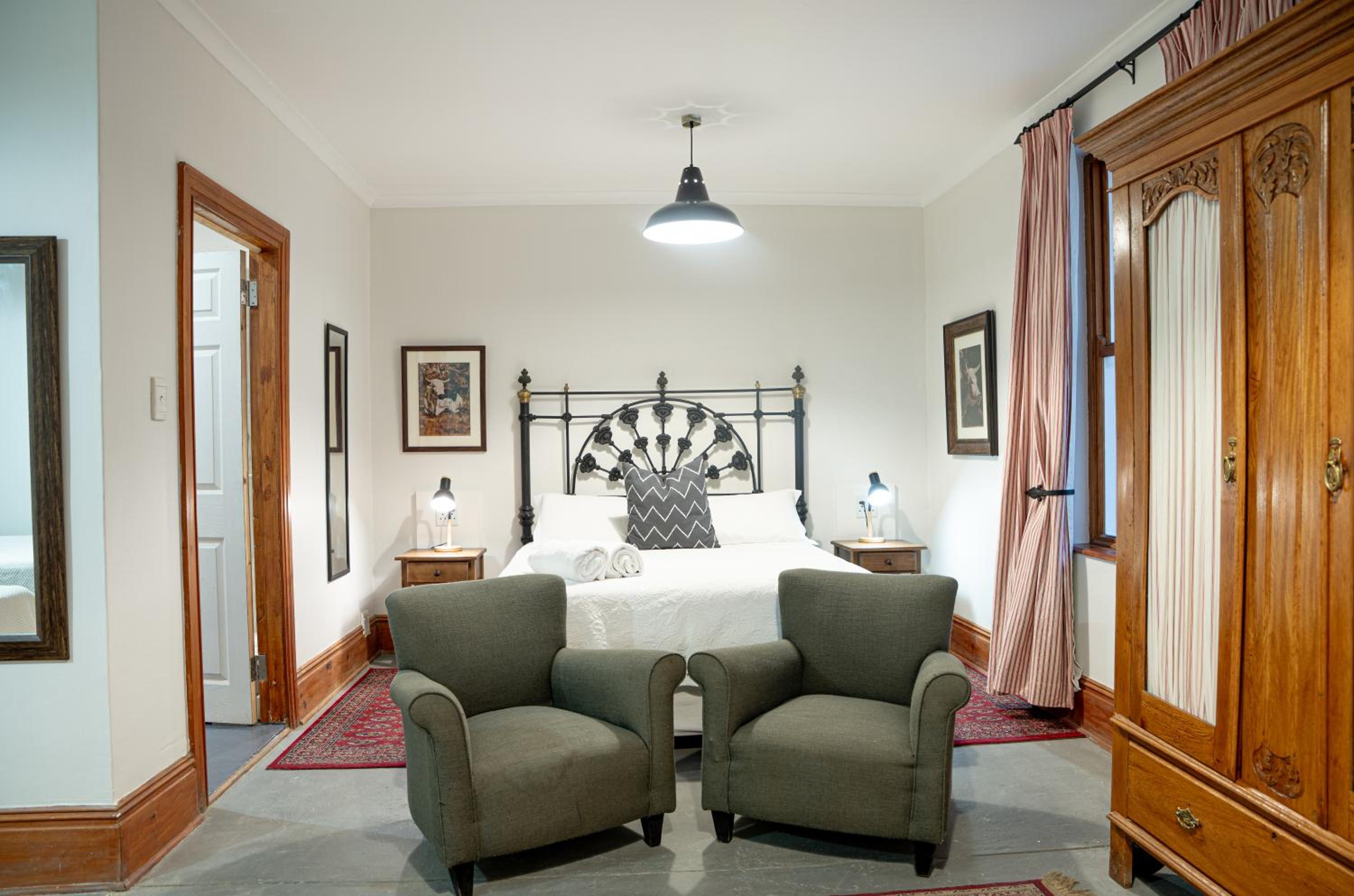 Superior Family Room - Photo 1
