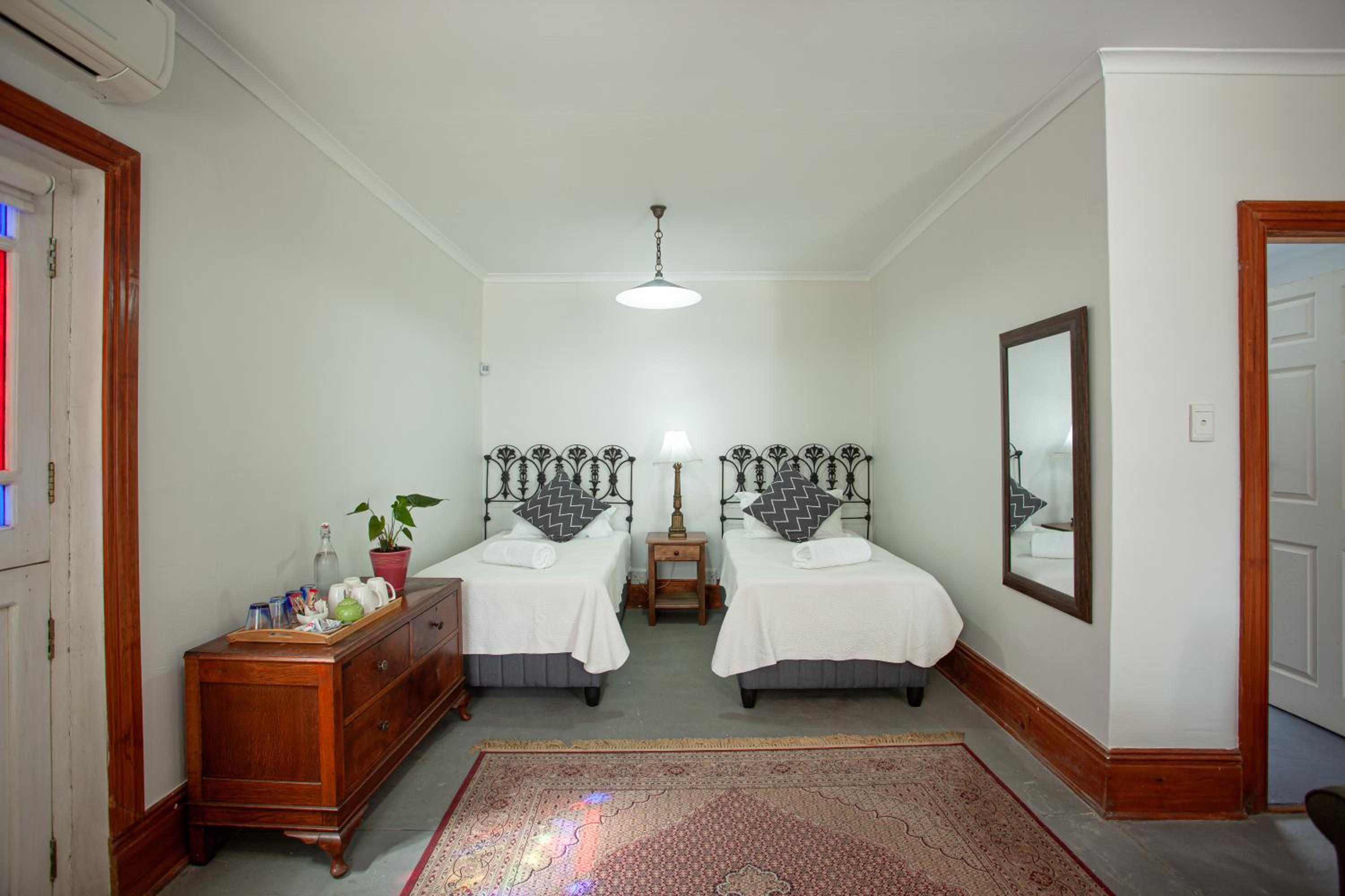 Superior Family Room - Photo 2