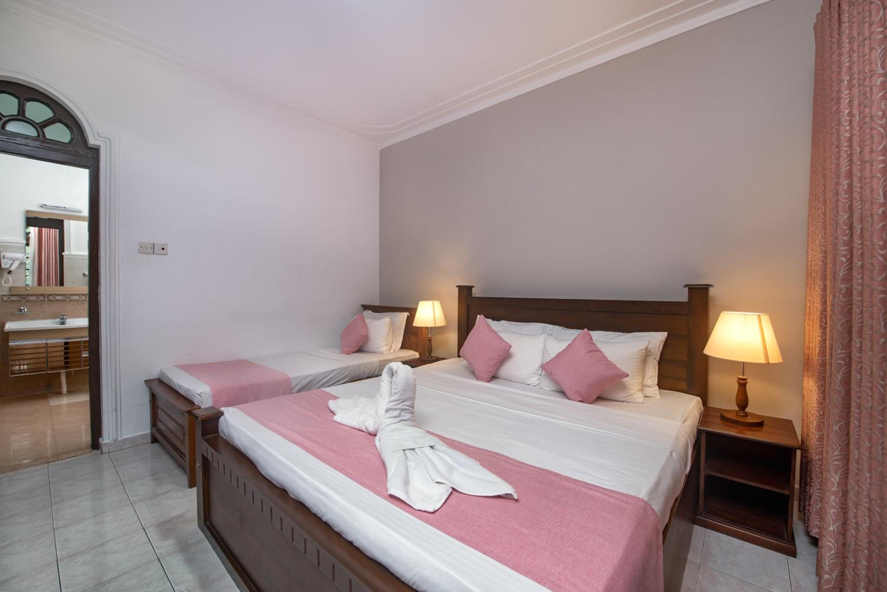 Triple Room with Balcony - Photo 2