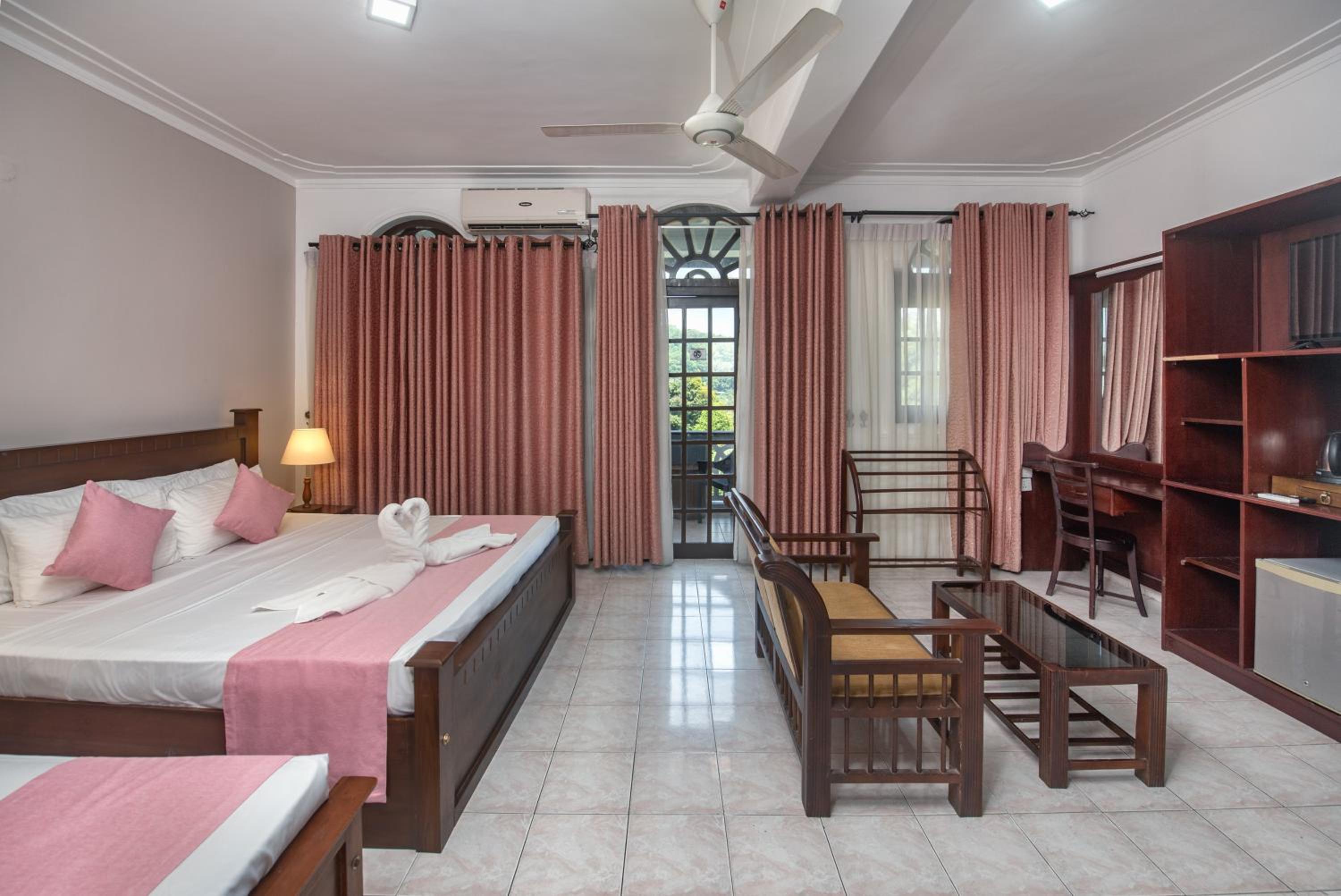 Triple Room with Balcony - Photo 6
