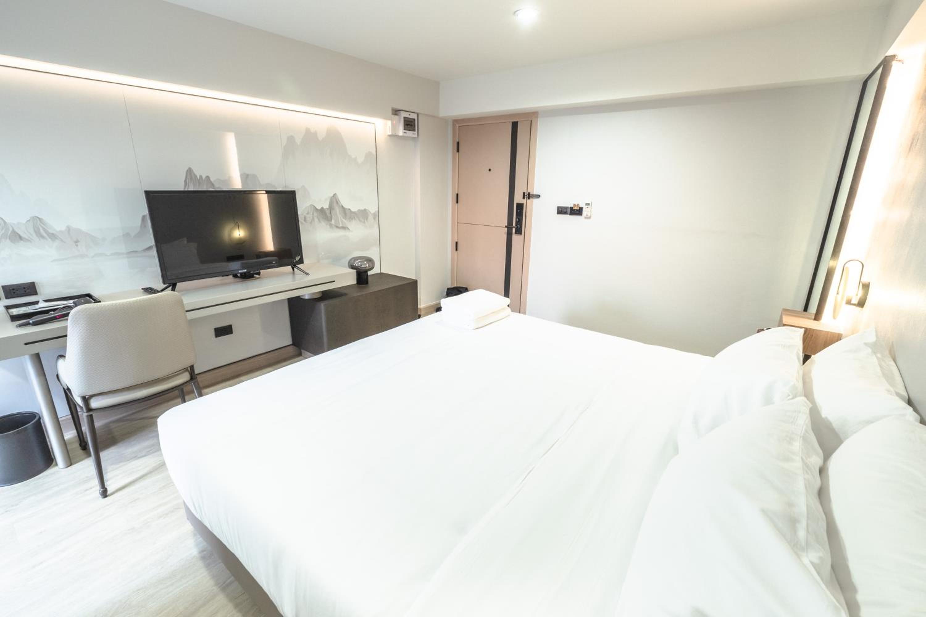 Standard King Room photo 2