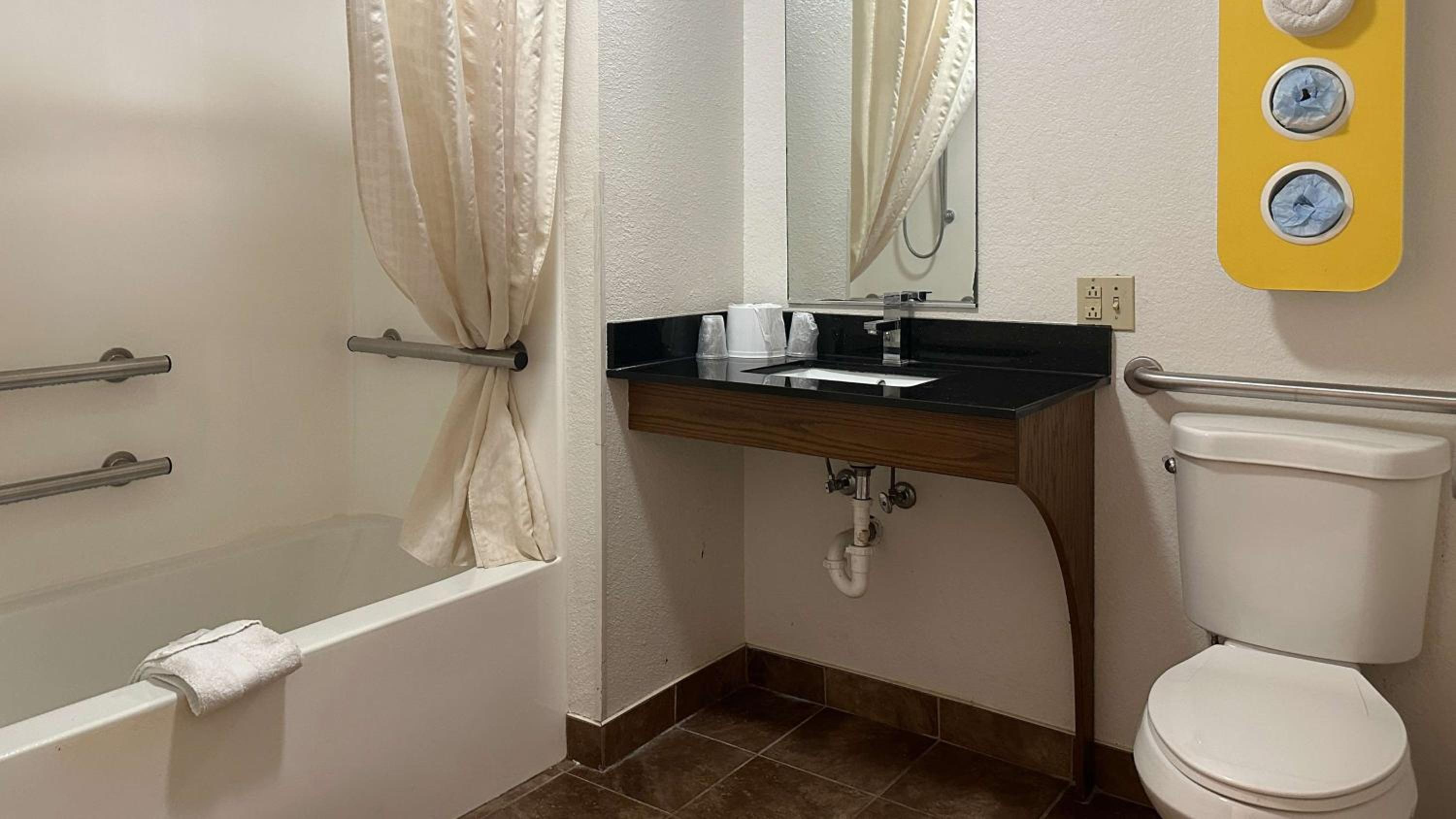 King Room with Roll-in Shower - Disability Access - Non-Smoking photo 1