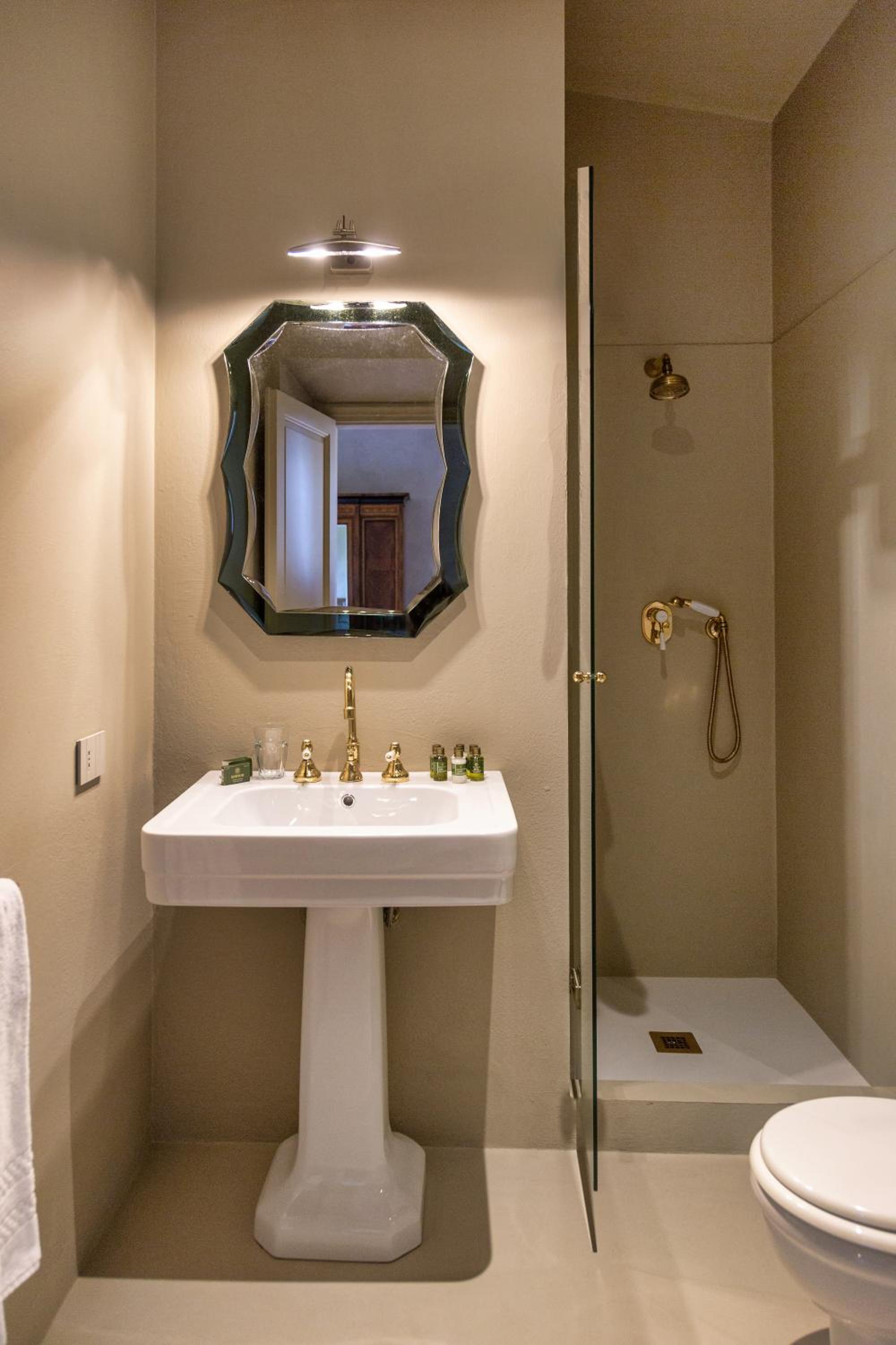 Deluxe Room - Photo 6