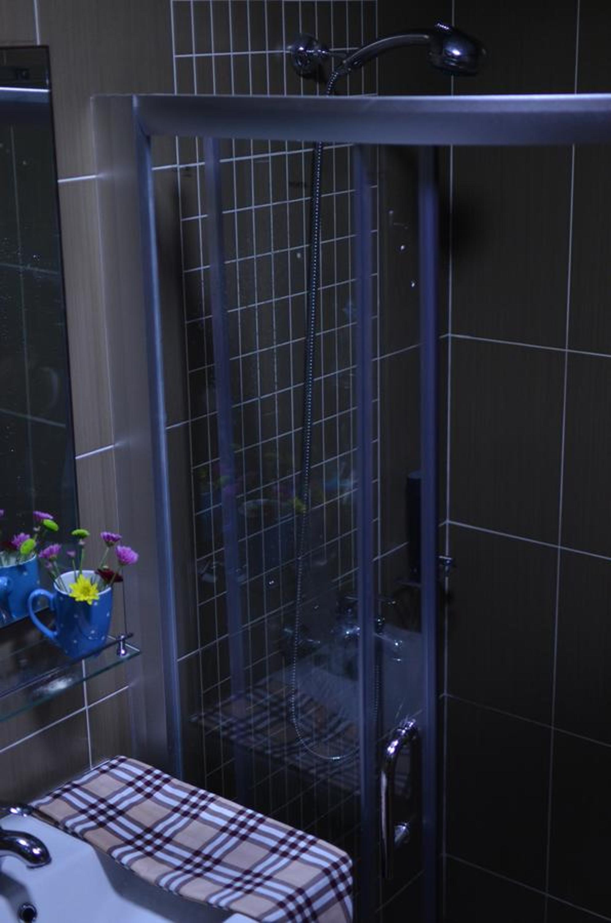 Single Room with Shared Bathroom photo 2