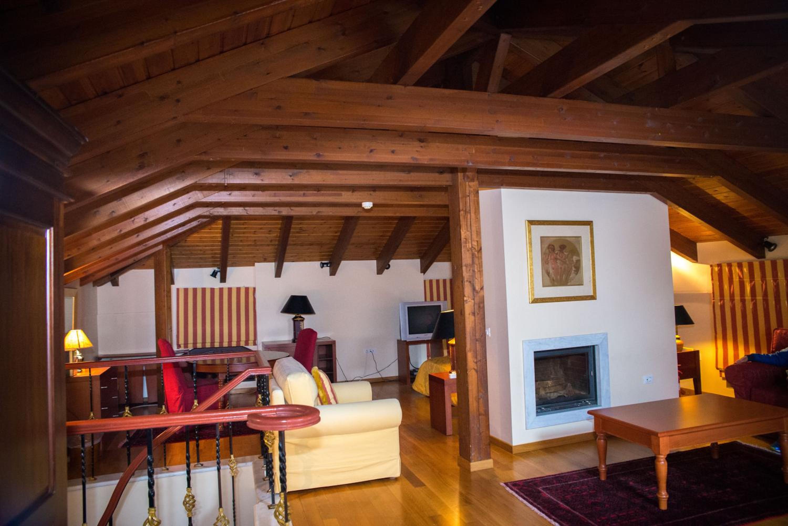 Family Studio Attic with Fireplace photo 2