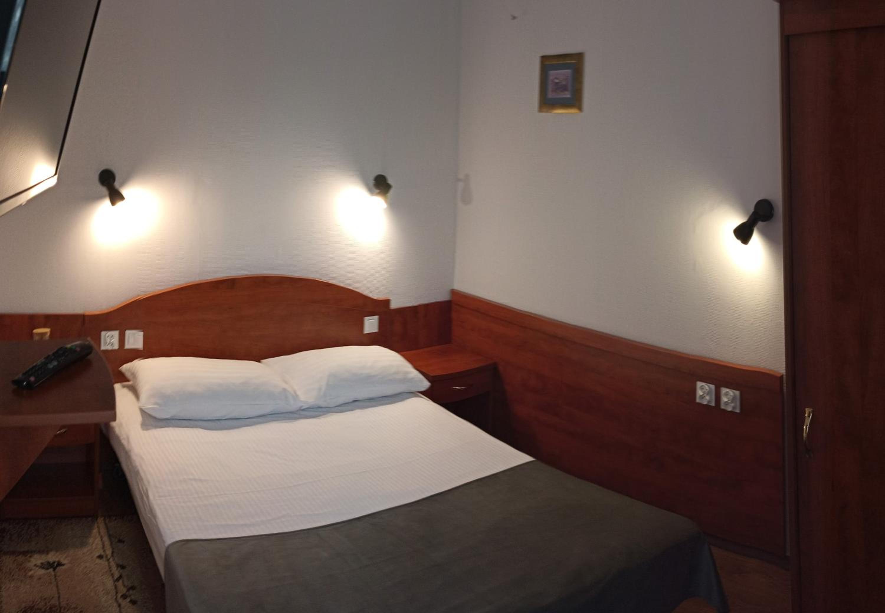 Double or Twin Room with Garden View photo 2
