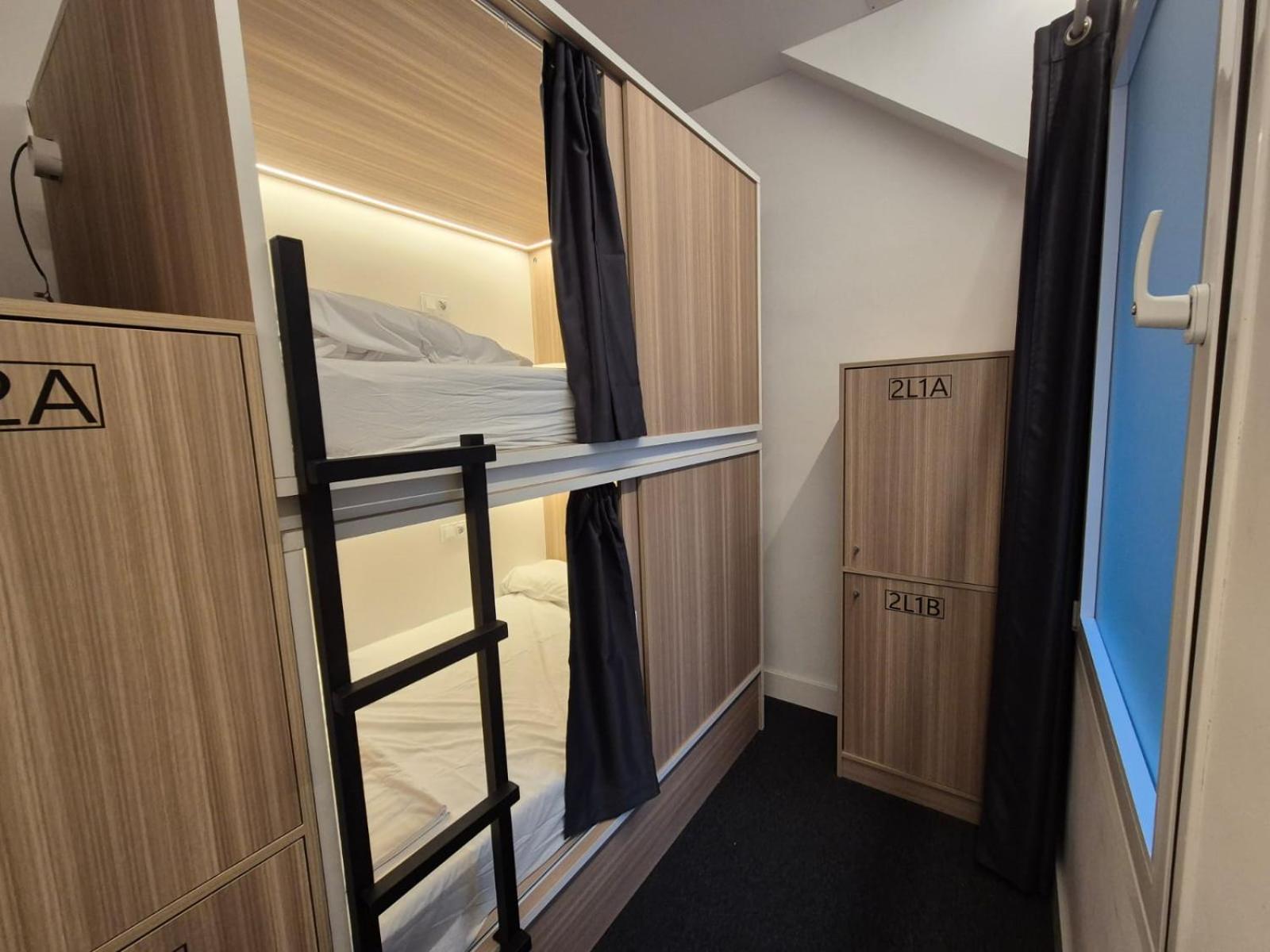 Bed in 4-Bed Mixed Dormitory Room photo 2